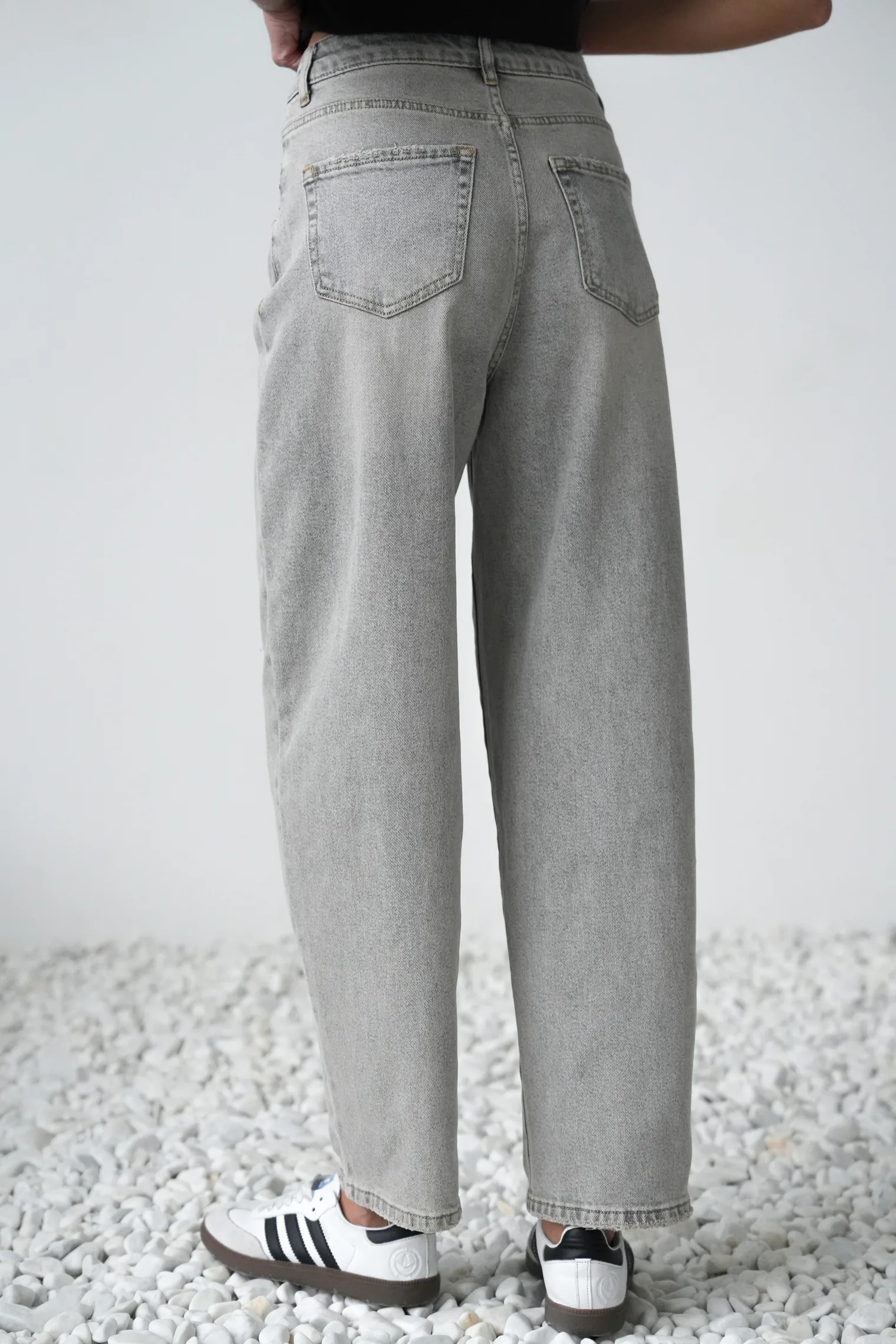 Джинсы свободного кроя в винтажном стиле серого цвета фото 4