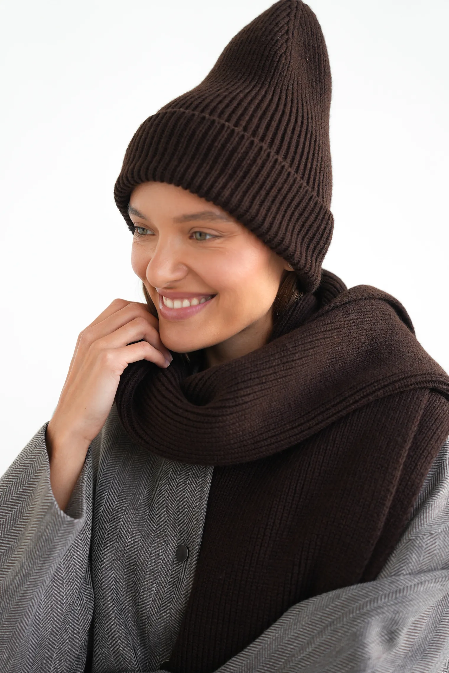 Шарф из шерсти мериноса цвета горький шоколад фото 3