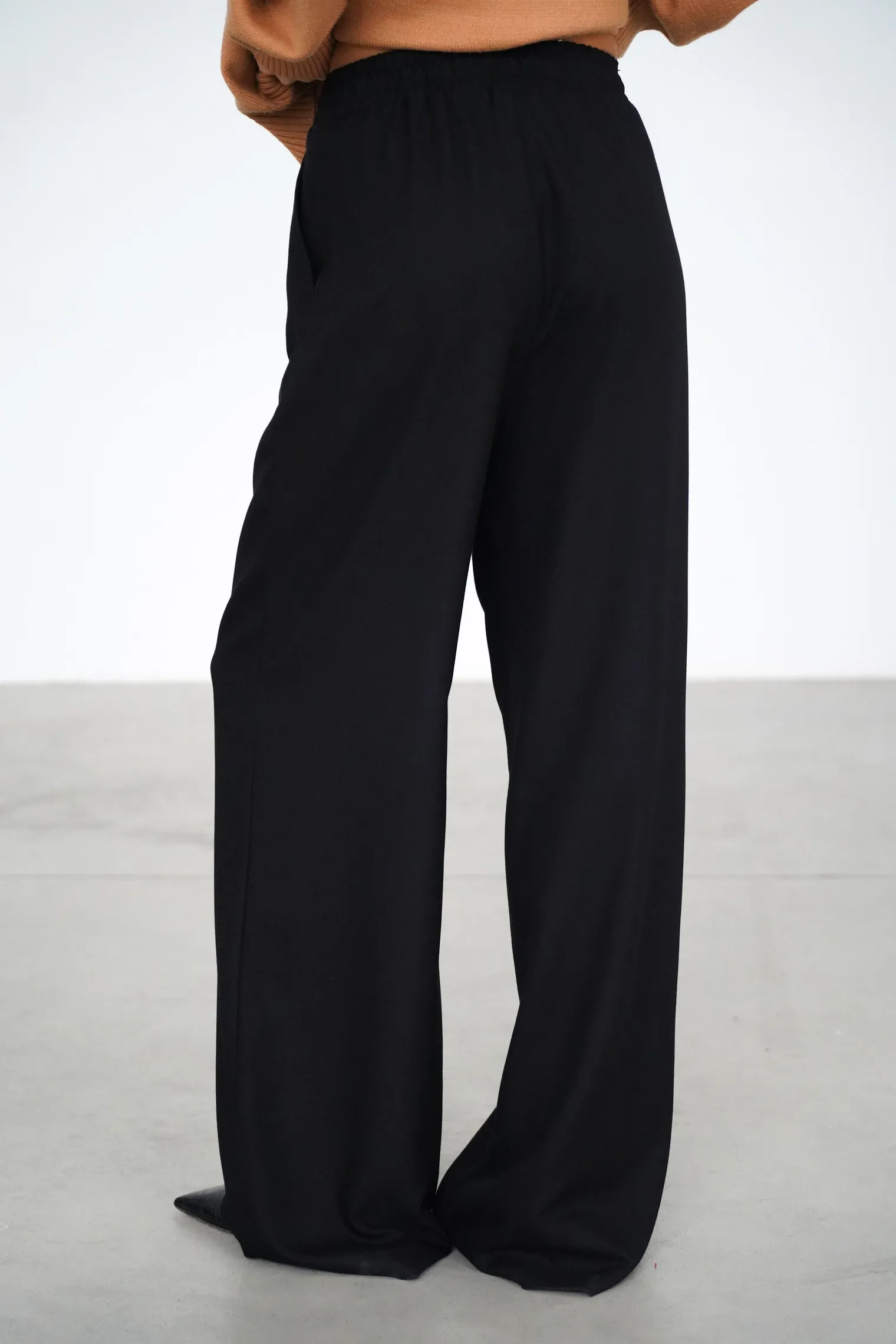 Брюки прямого кроя с карманами чёрного цвета фото 5