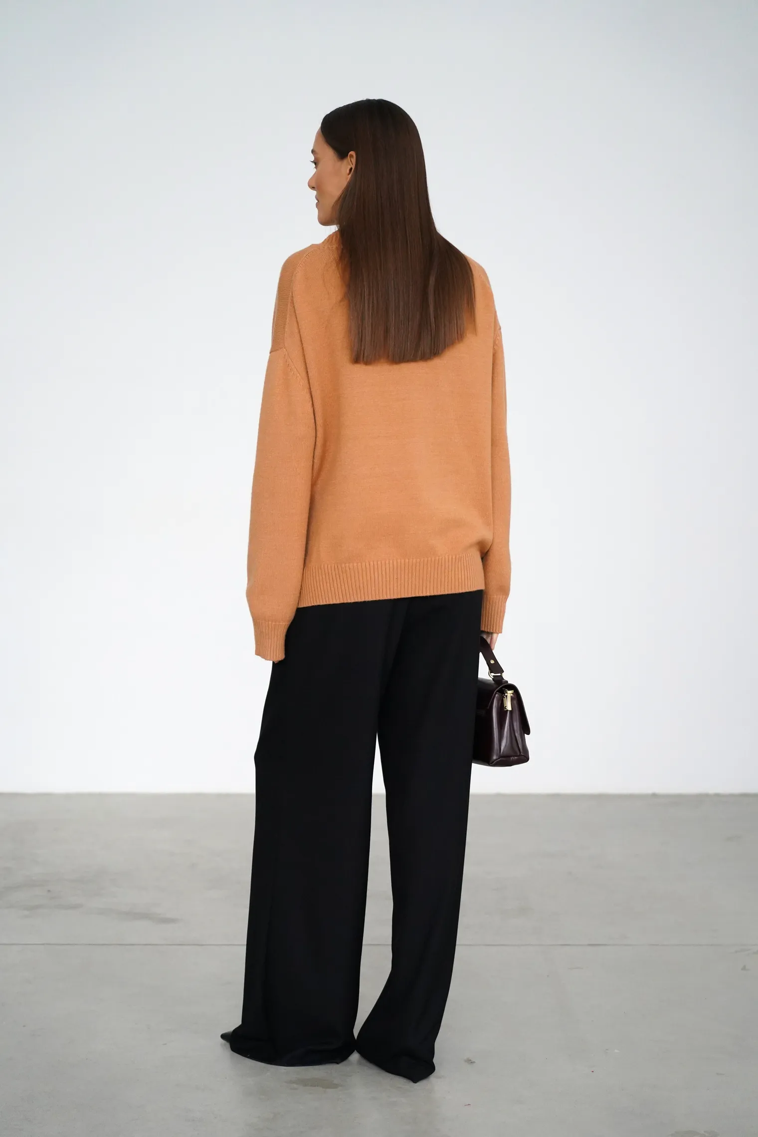 Брюки прямого кроя с карманами чёрного цвета фото 4