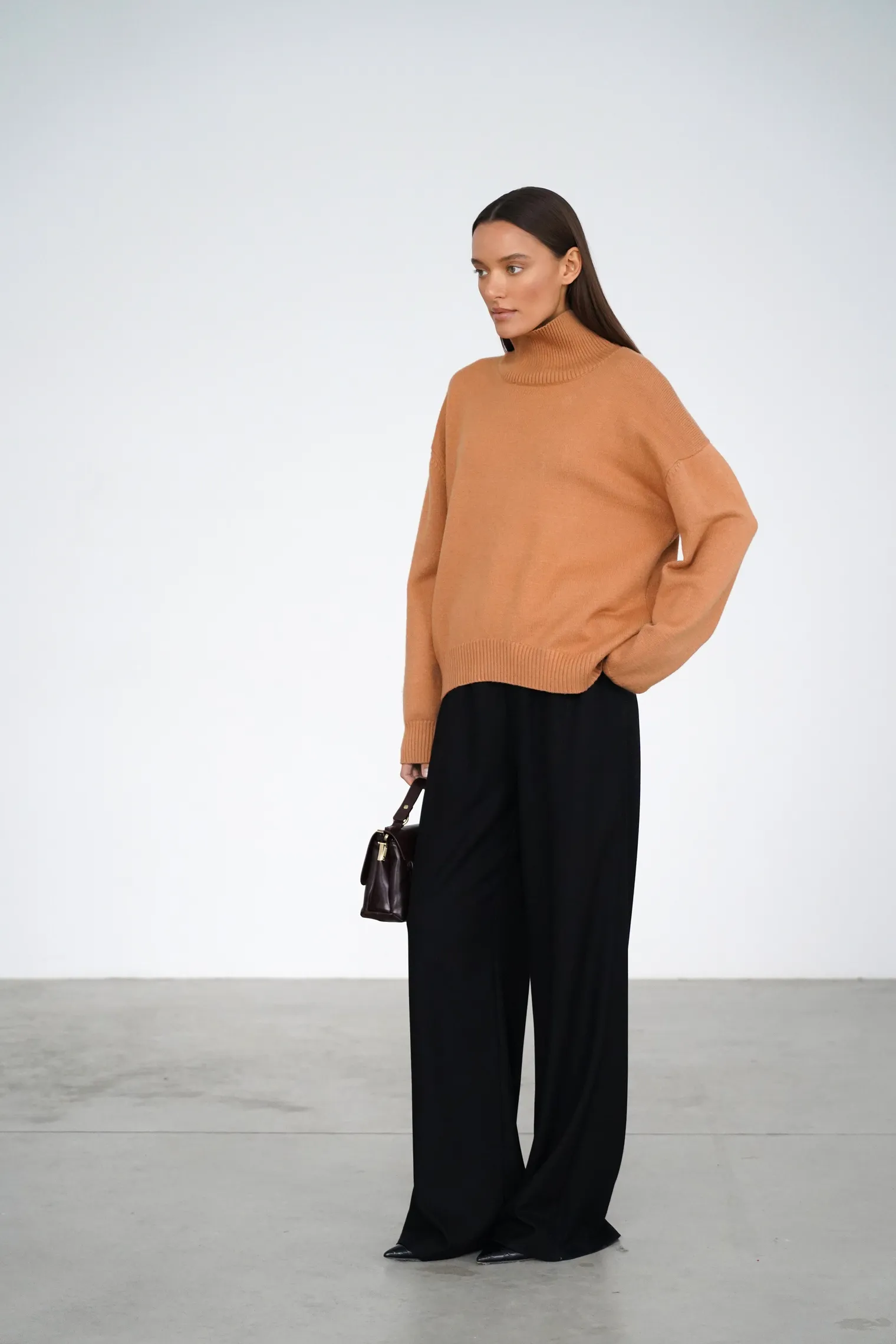 Брюки прямого кроя с карманами чёрного цвета фото 6