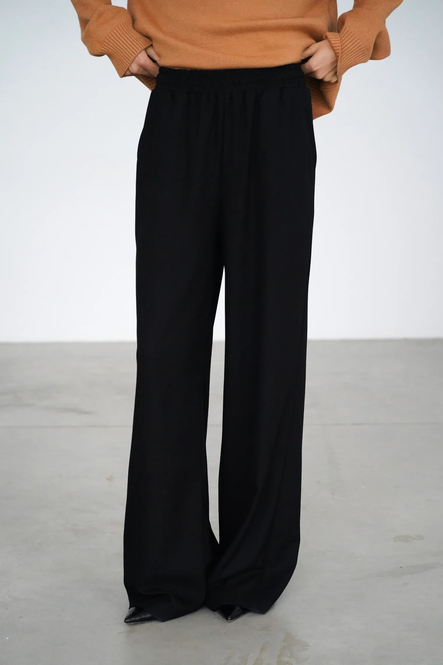 Брюки прямого кроя с карманами чёрного цвета фото 7