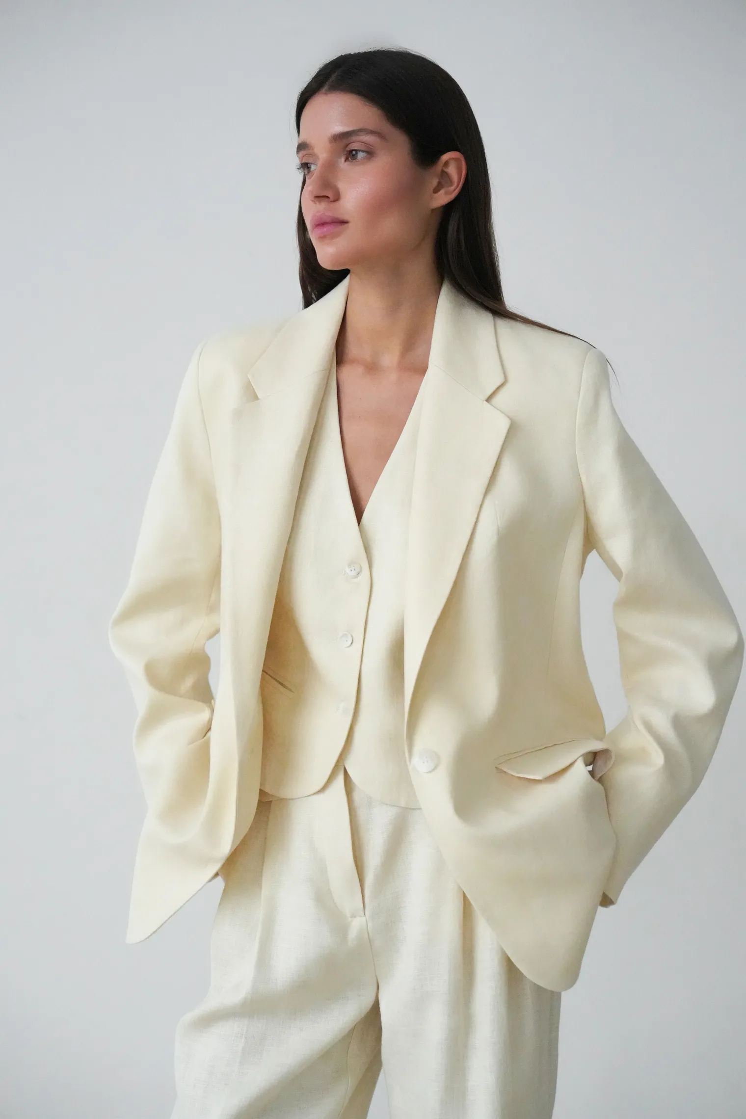 Однобортный жакет свободного кроя изо льна цвета тофу фото 1