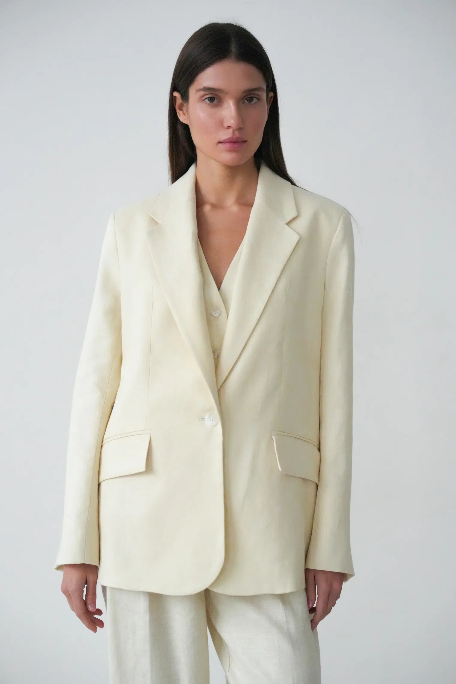 Однобортный жакет свободного кроя изо льна цвета тофу фото 3