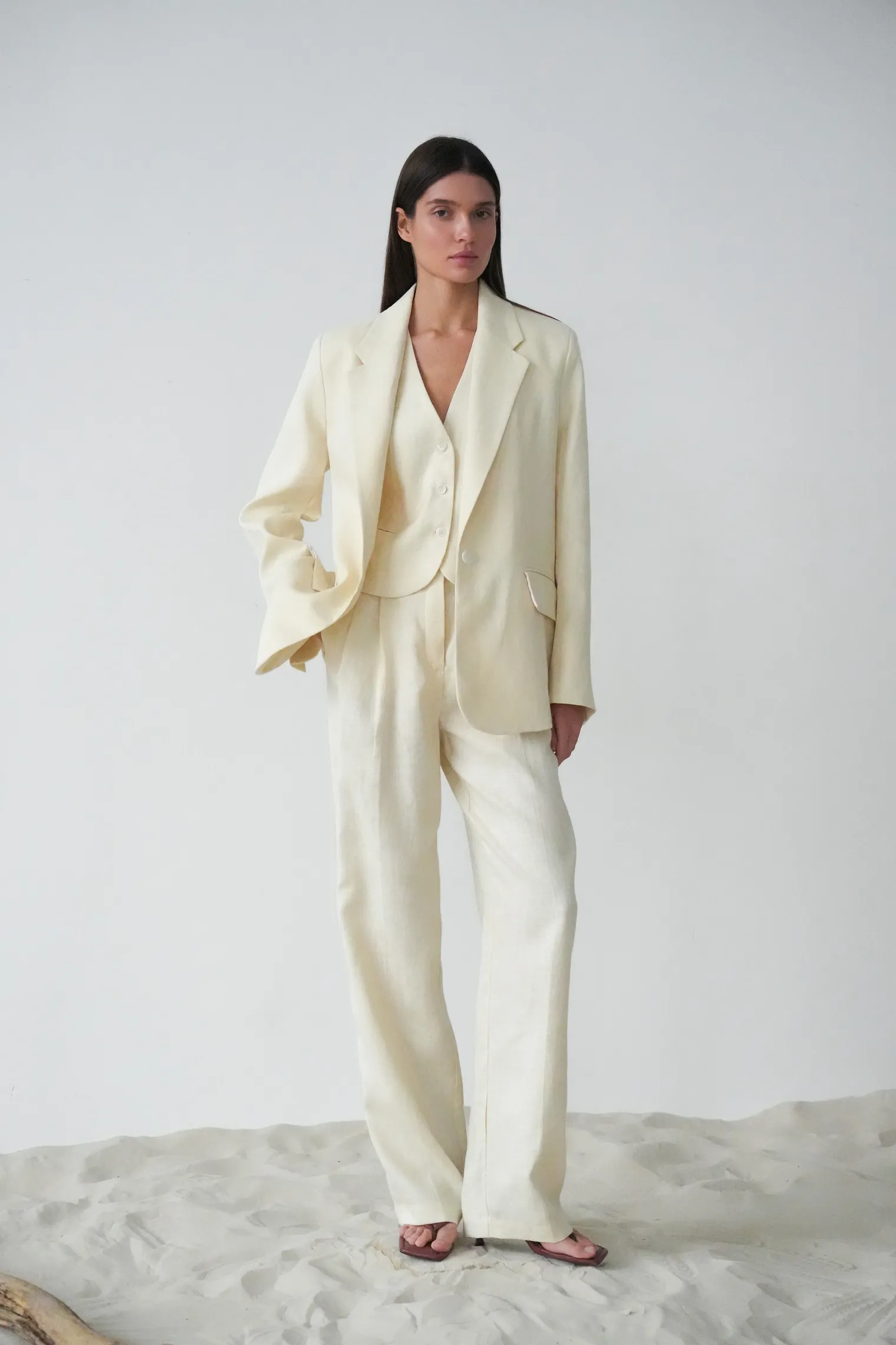 Однобортный жакет свободного кроя изо льна цвета тофу фото 4