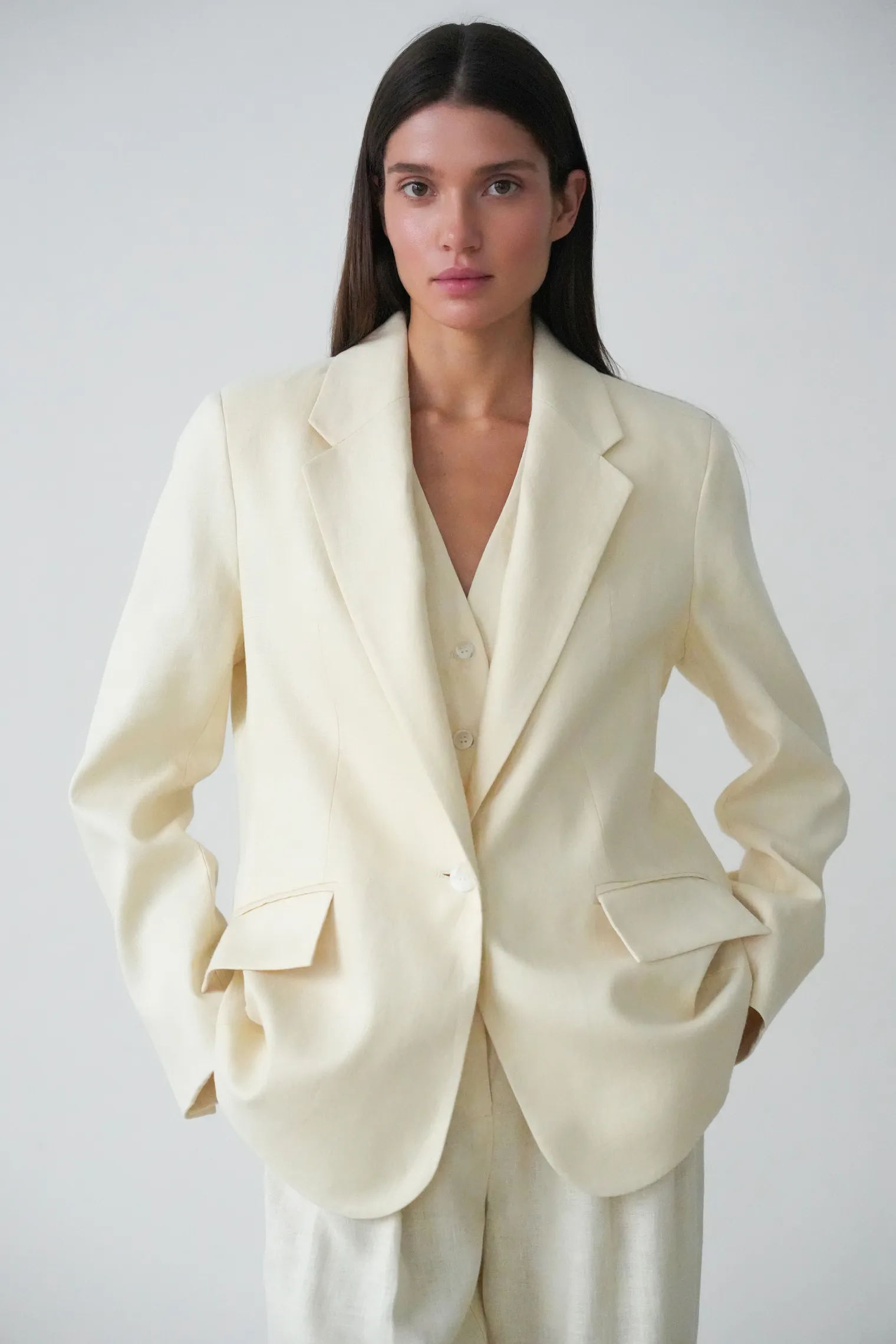 Однобортный жакет свободного кроя изо льна цвета тофу фото 7