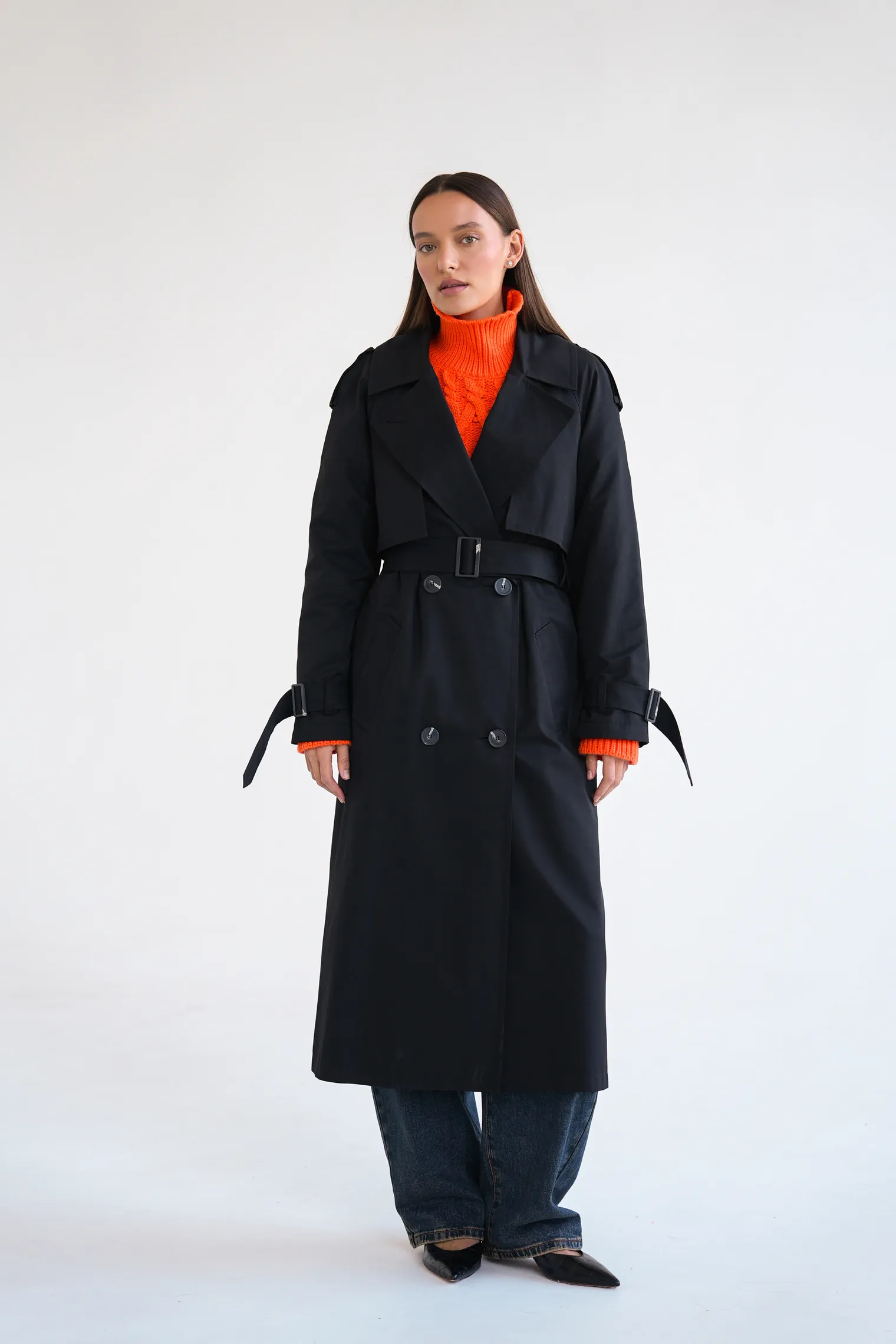 Двубортный тренч с поясом и рукавом реглан чёрного цвета фото 8