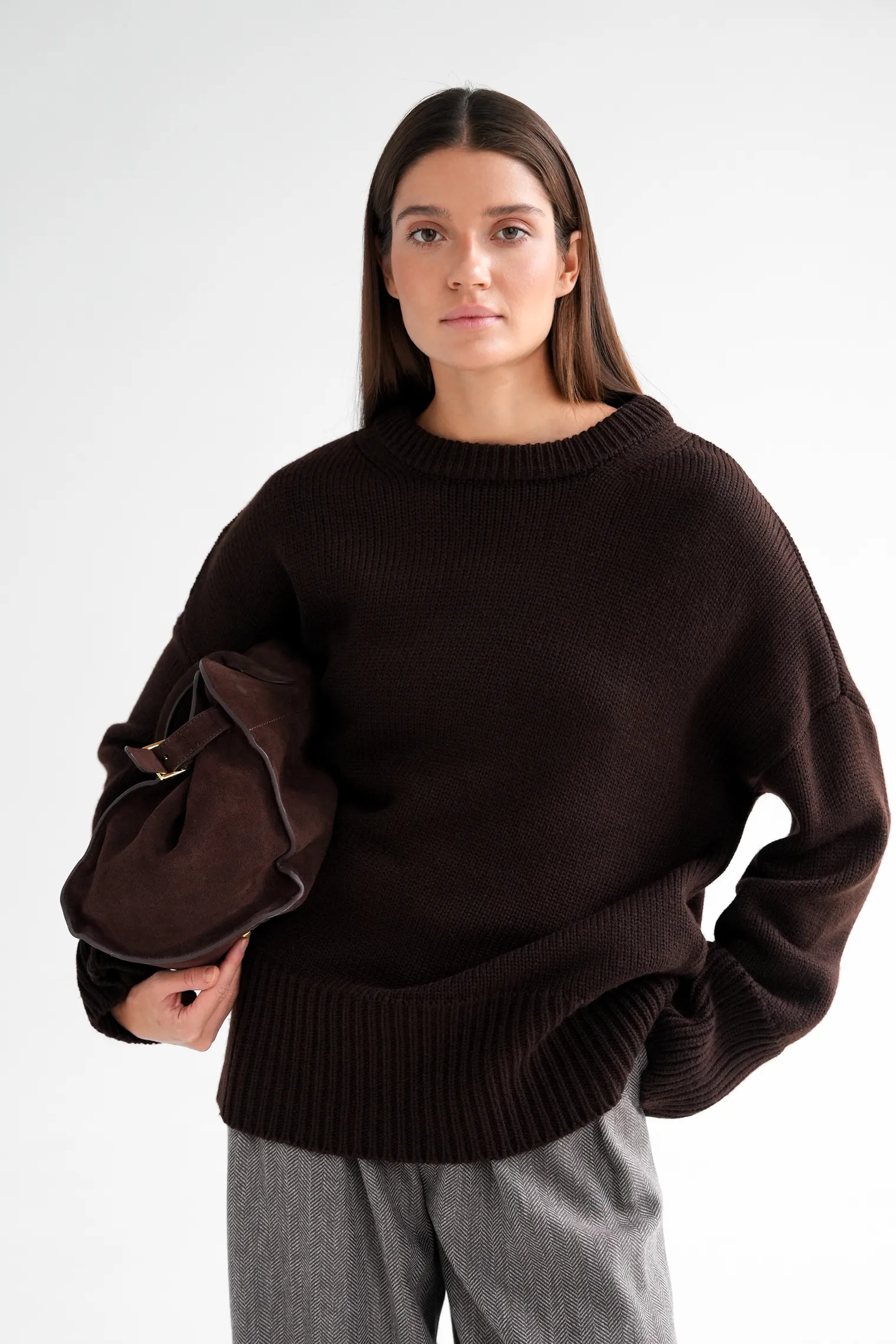 Джемпер крупной вязки с низким воротником цвета горький шоколад фото 7