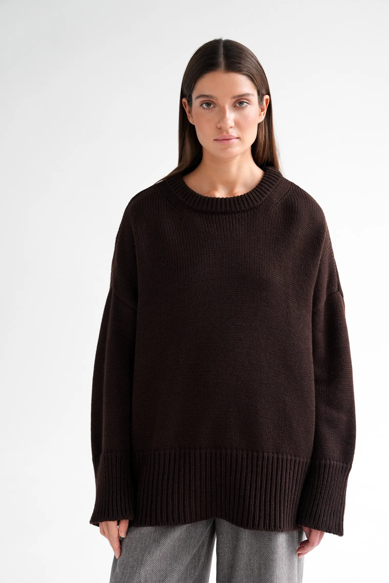 Джемпер крупной вязки с низким воротником цвета горький шоколад фото 1