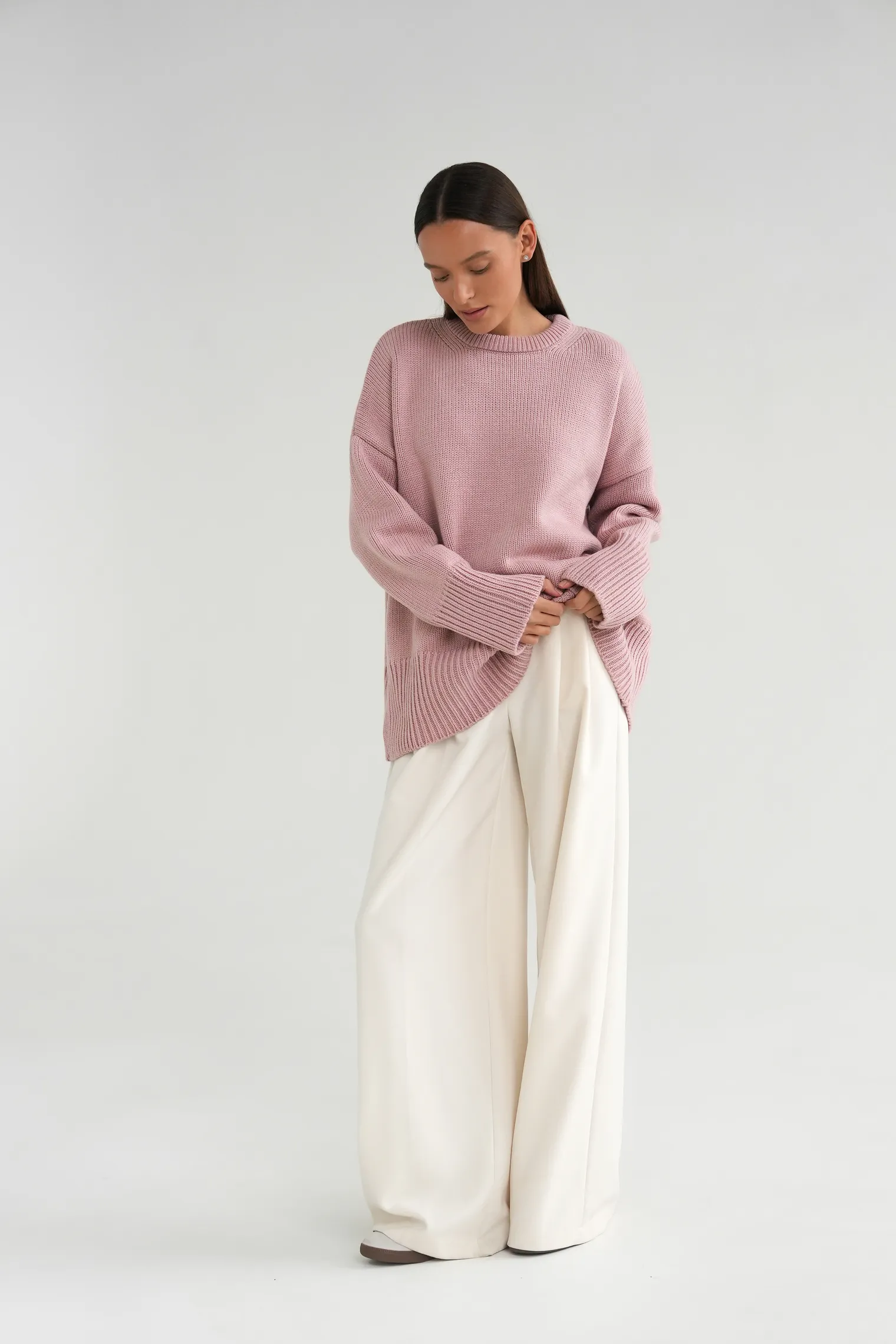 Джемпер крупной вязки с низким воротником пыльно-розового цвета фото 5