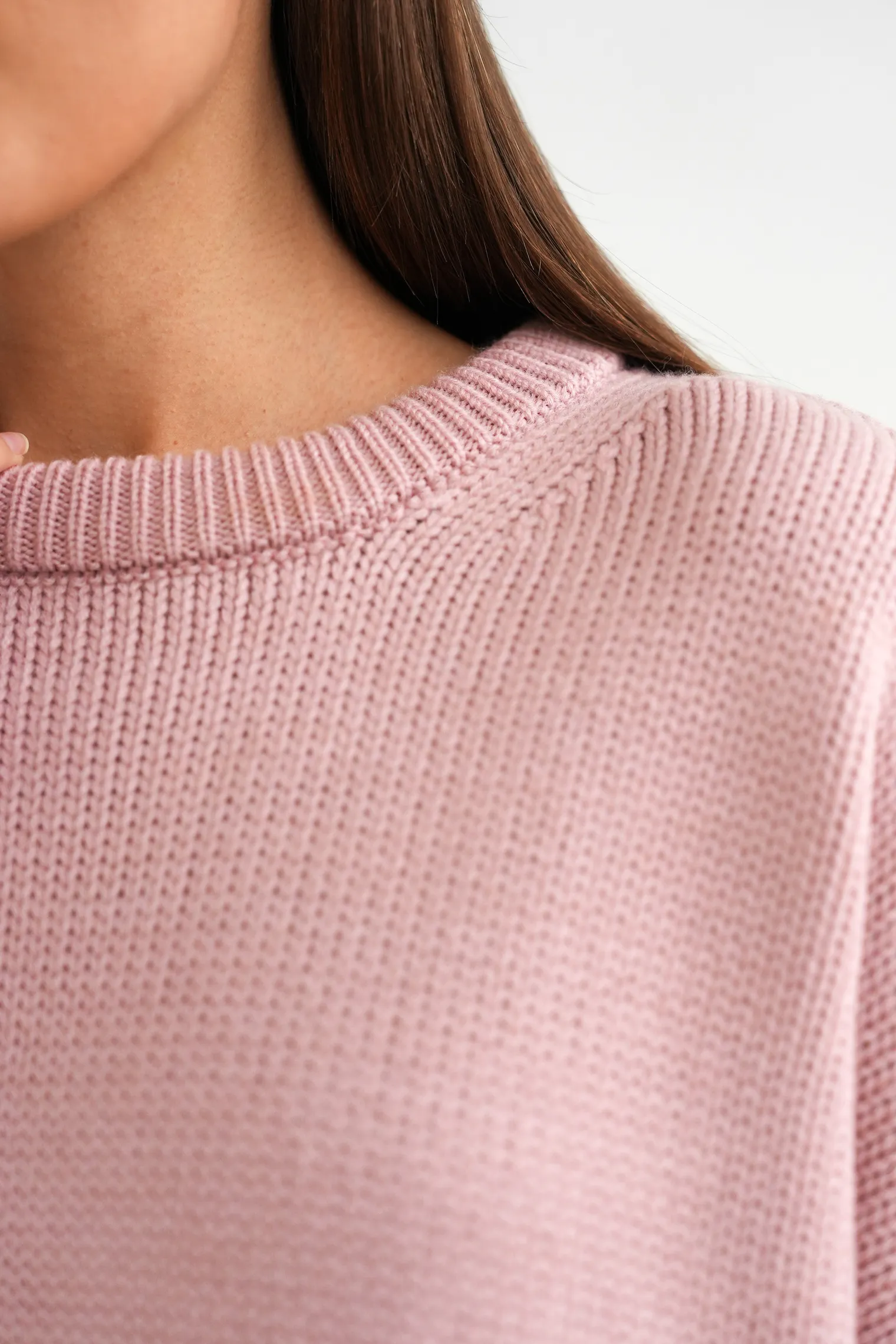 Джемпер крупной вязки с низким воротником пыльно-розового цвета фото 2