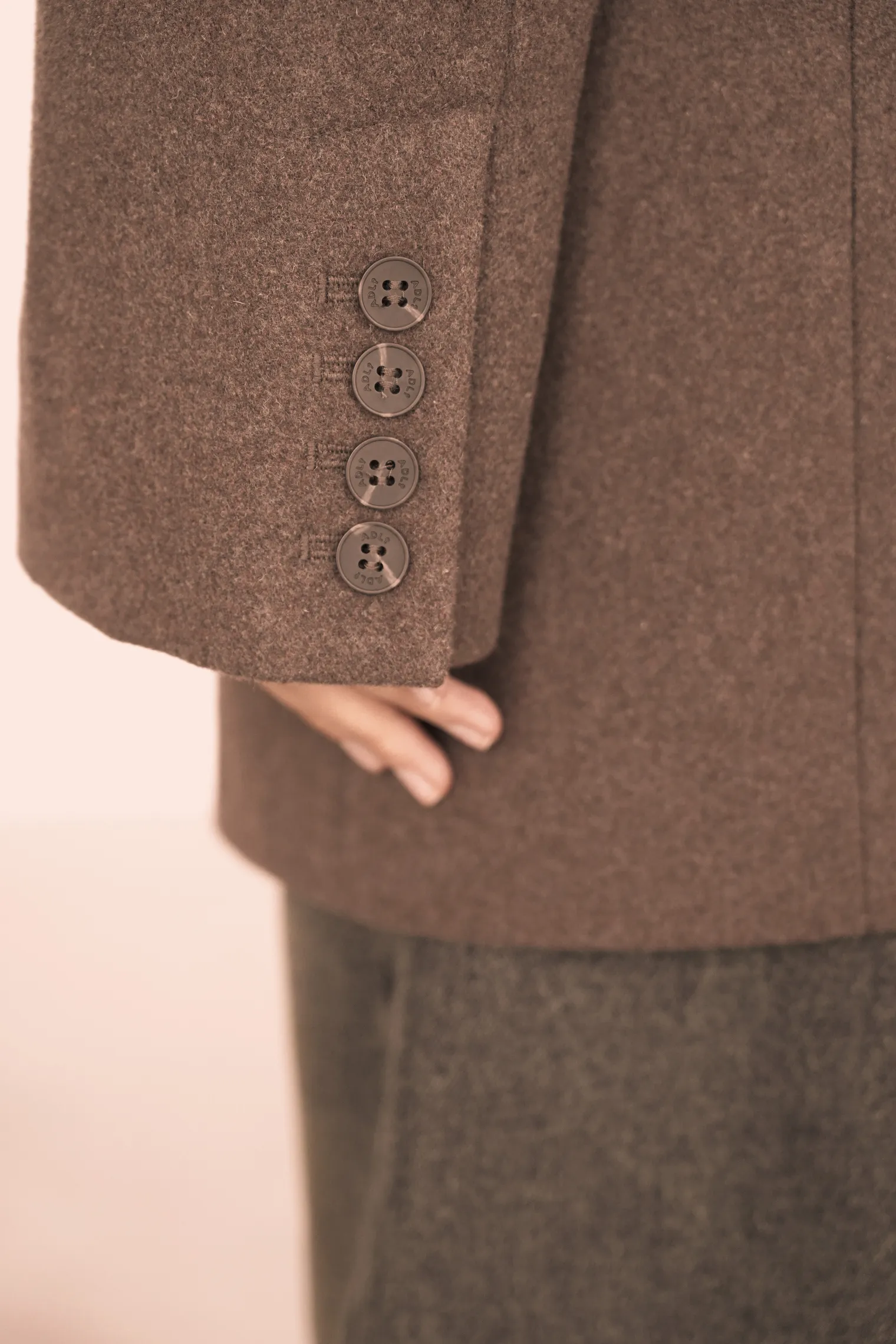 Пальто-жакет однобортное шоколадного цвета фото 7