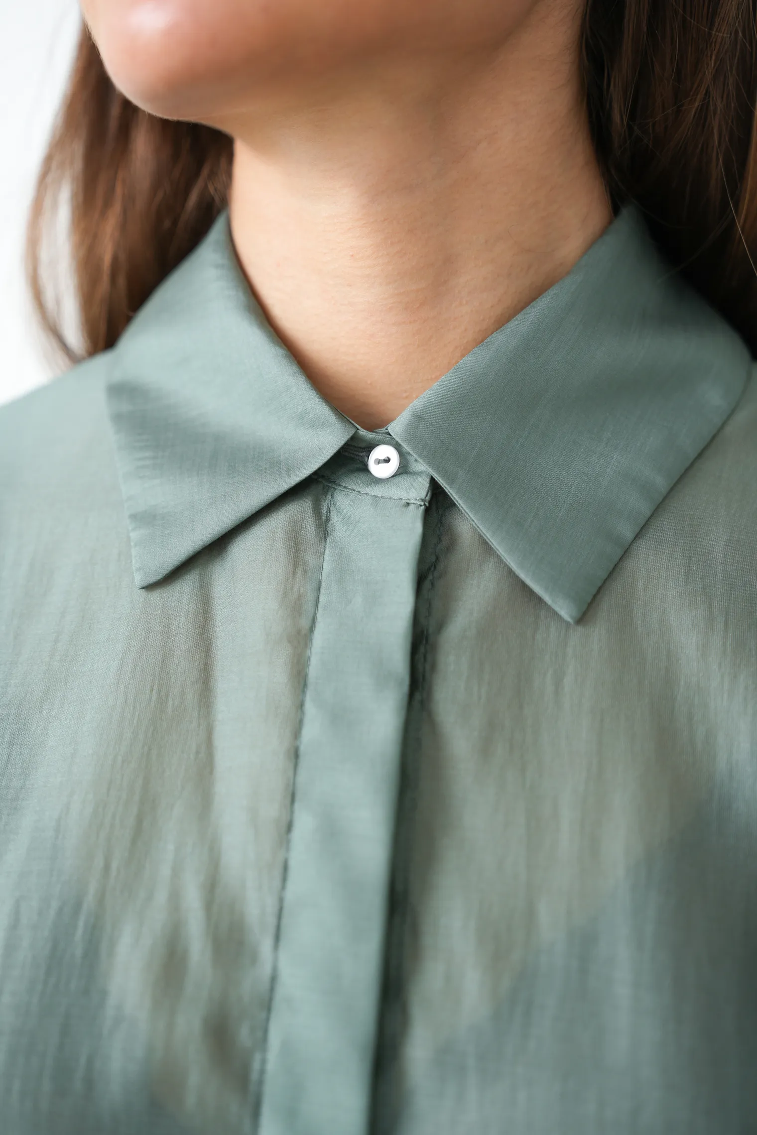 Рубашка из прозрачной ткани в цвете голубая ель фото 2