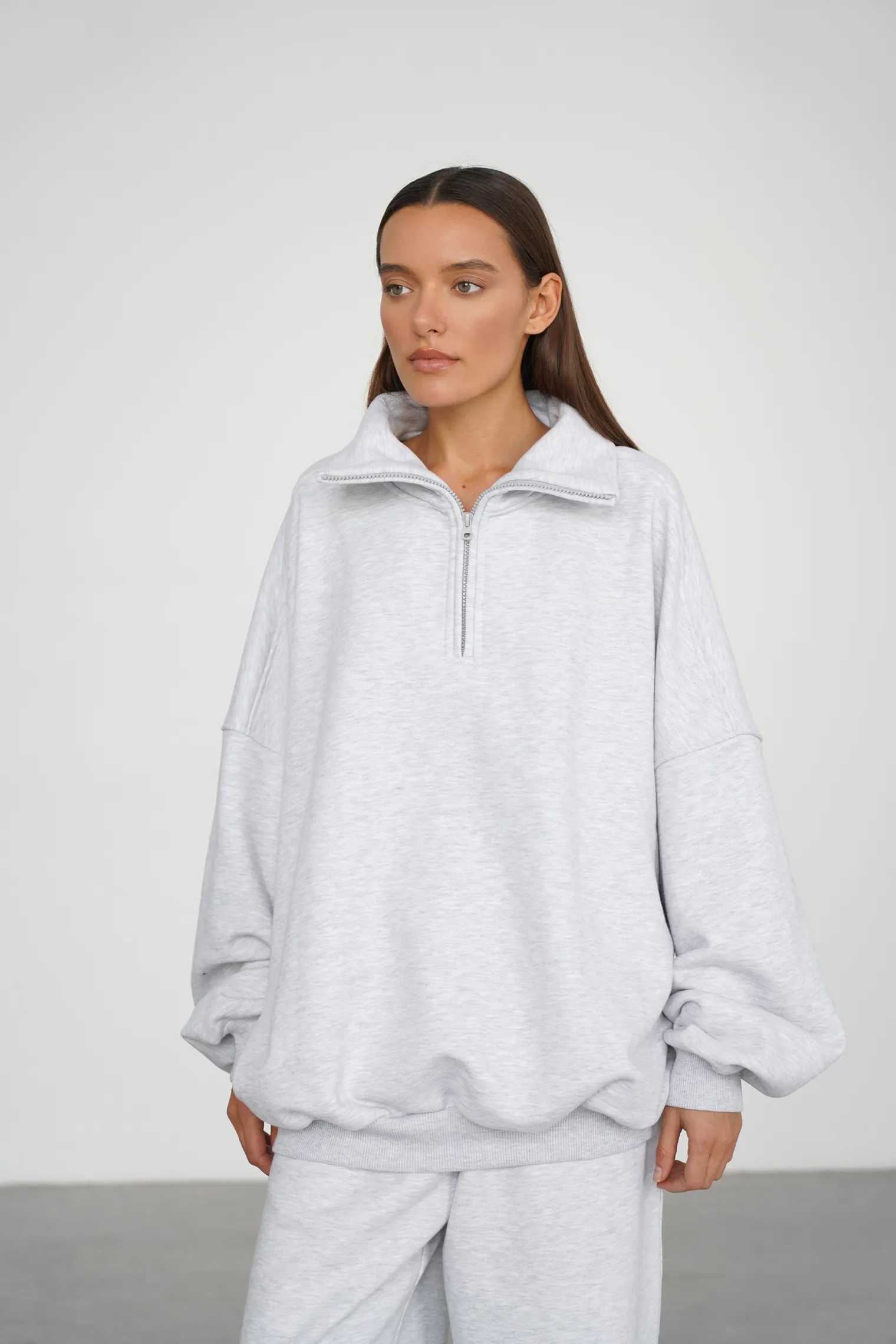 Свитшот из плотного хлопка с воротником на молнии цвета серый меланж фото 1