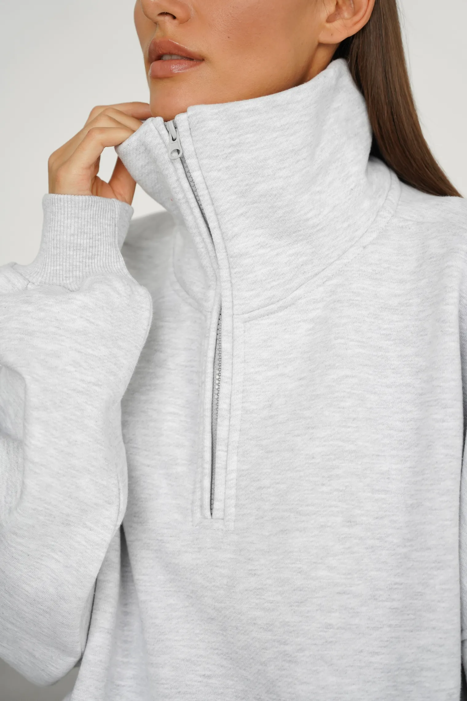 Свитшот из плотного хлопка с воротником на молнии цвета серый меланж фото 2