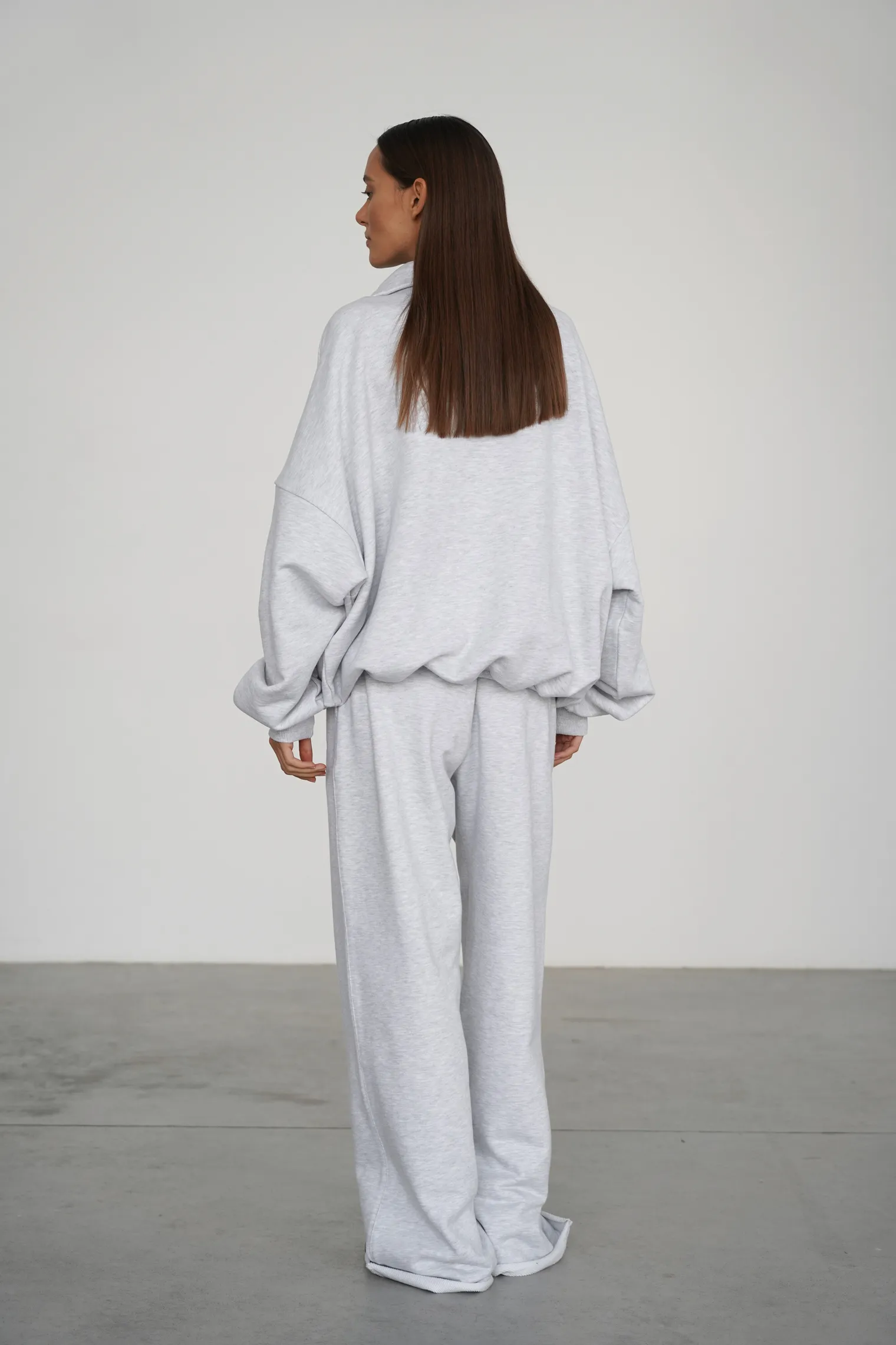 Свитшот из плотного хлопка с воротником на молнии цвета серый меланж фото 4