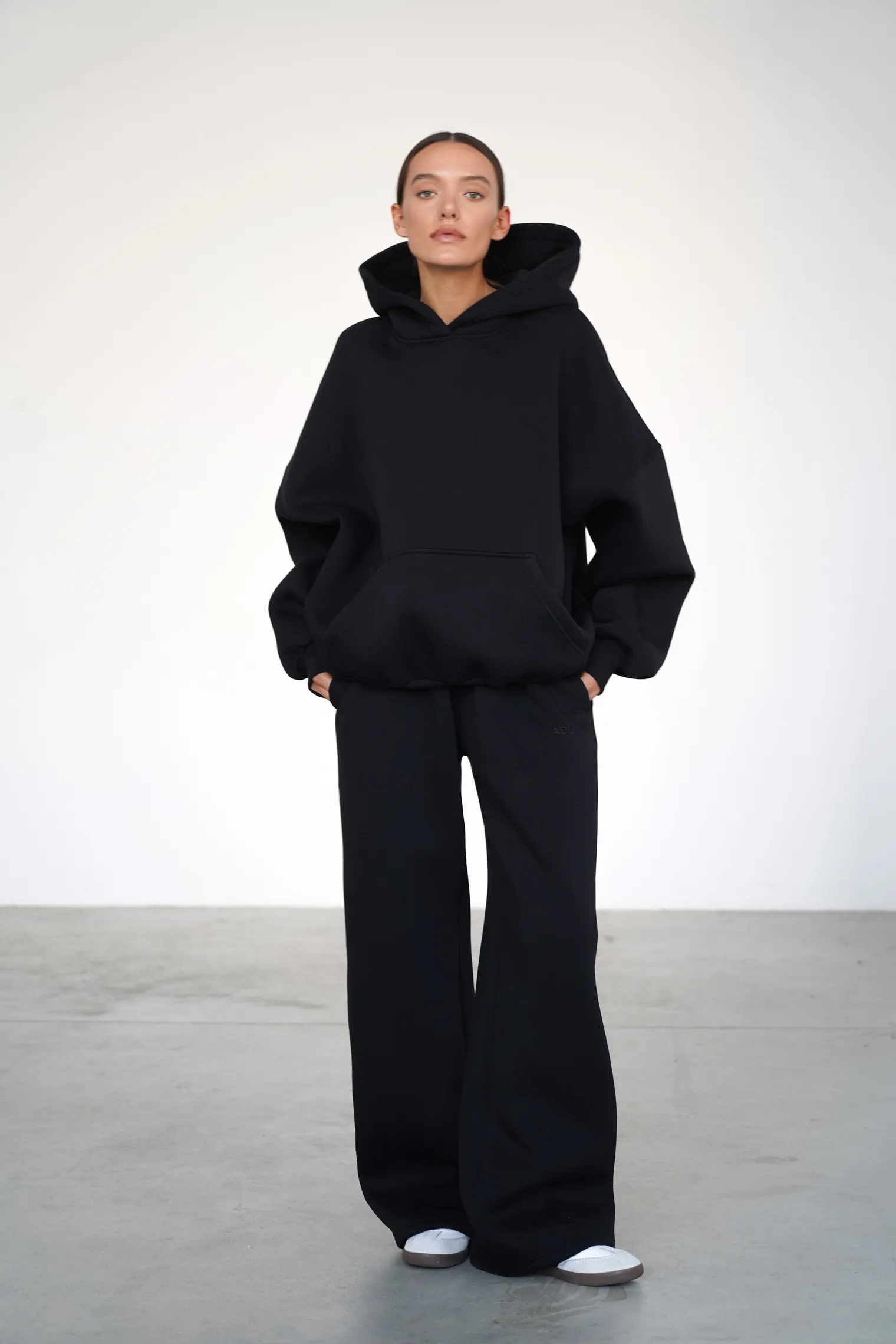 Брюки прямого кроя на кулисе чёрного цвета фото 3