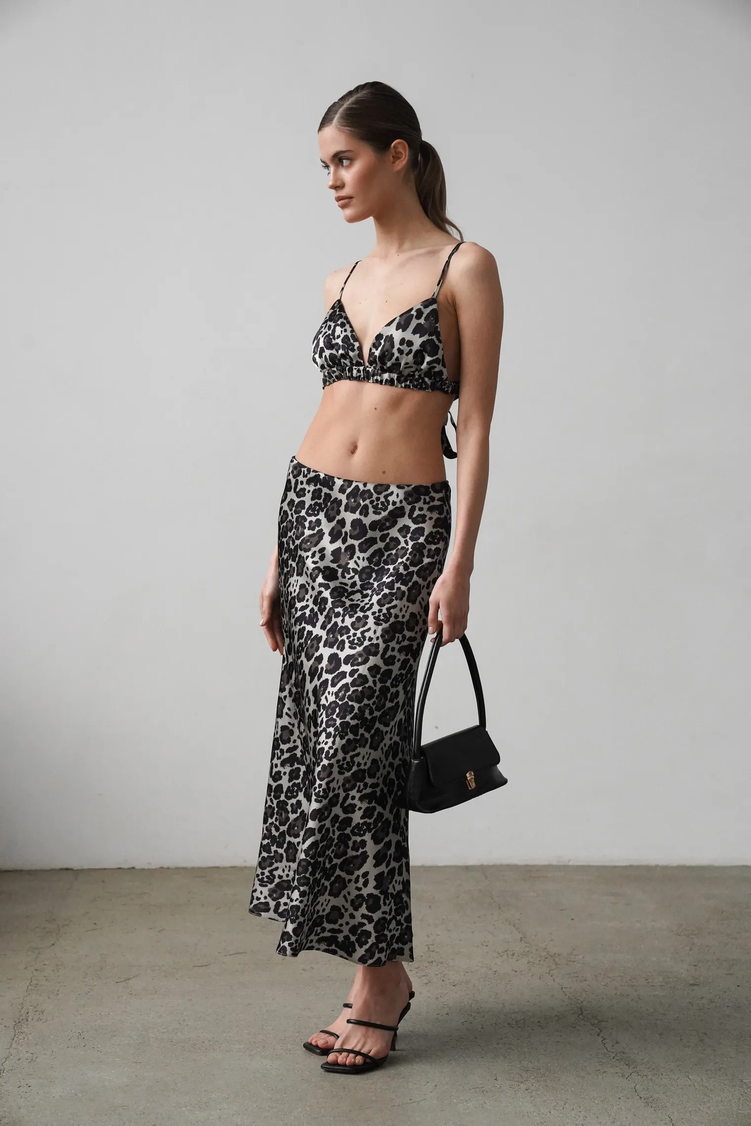 Юбка атласная удлиненная леопардового цвета фото 1