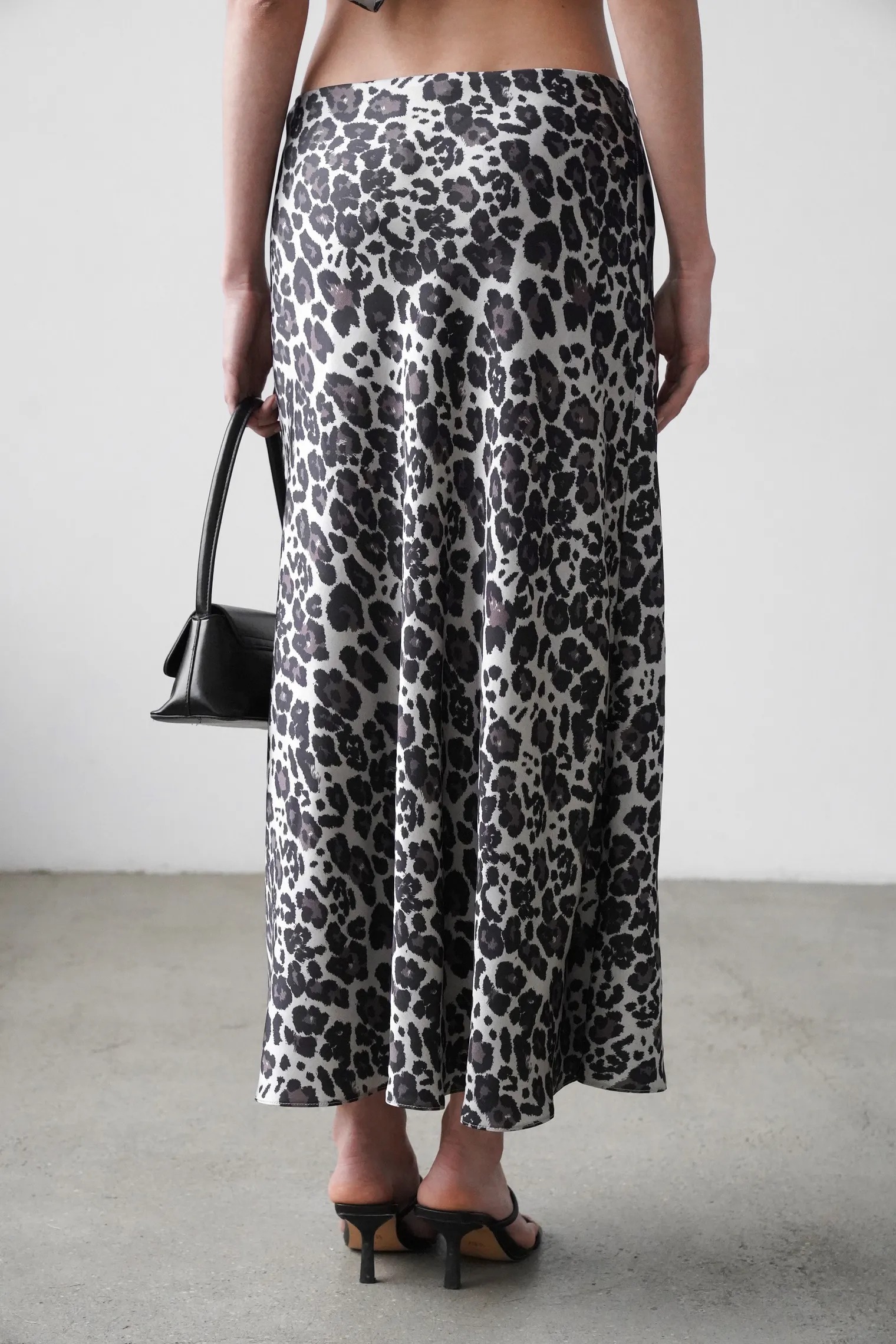 Юбка атласная удлиненная леопардового цвета фото 7