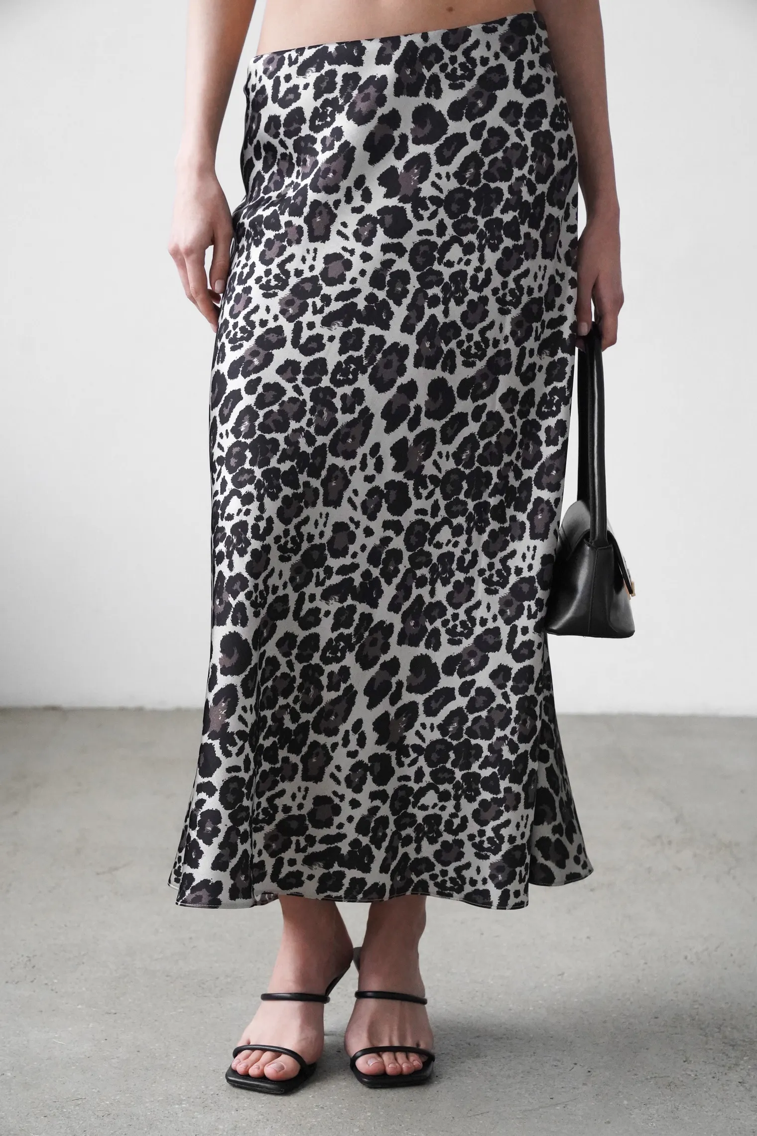 Юбка атласная удлиненная леопардового цвета фото 5