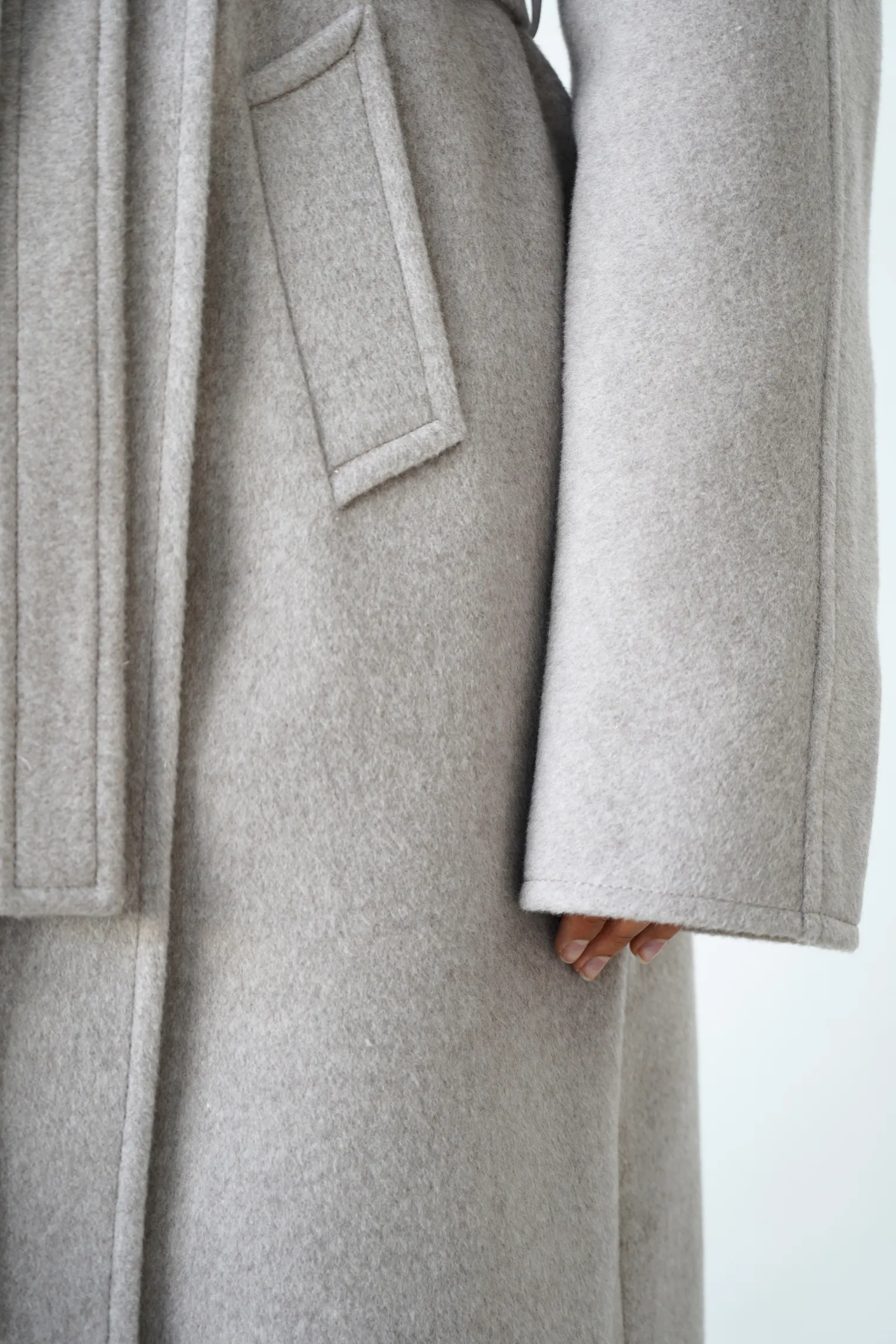 Пальто-халат с цельнокройным рукавом цвета капучино фото 3