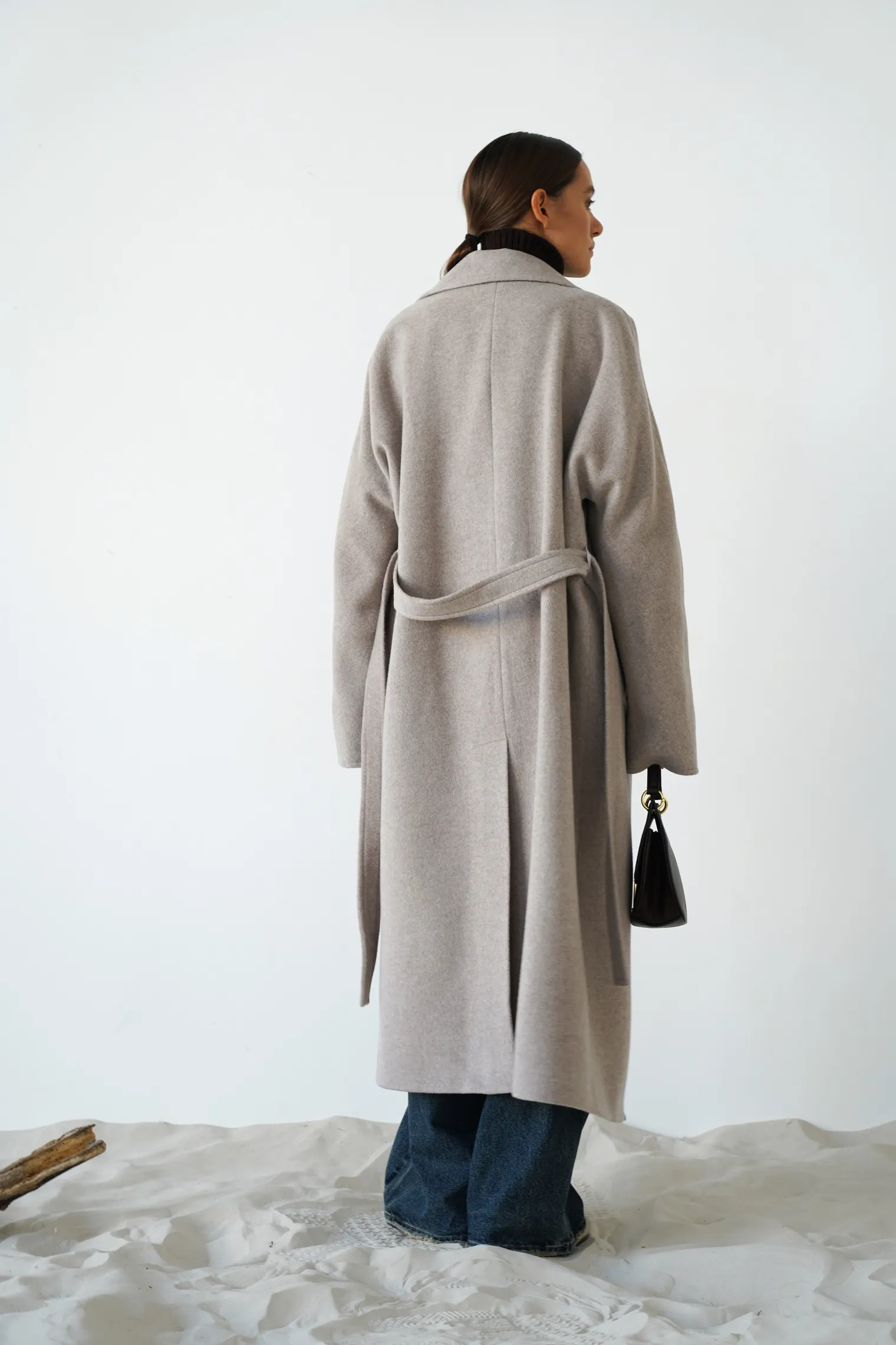 Пальто-халат с цельнокройным рукавом цвета капучино фото 4