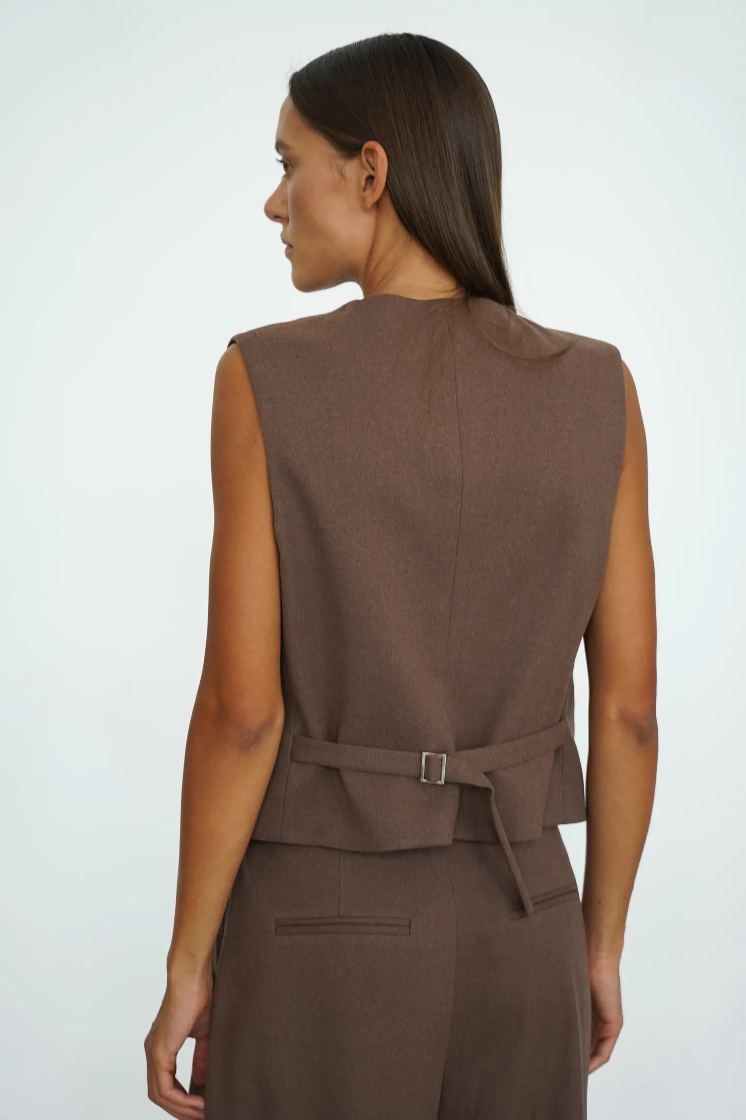 Однобортный жилет с пуговицами шоколадного цвета фото 4