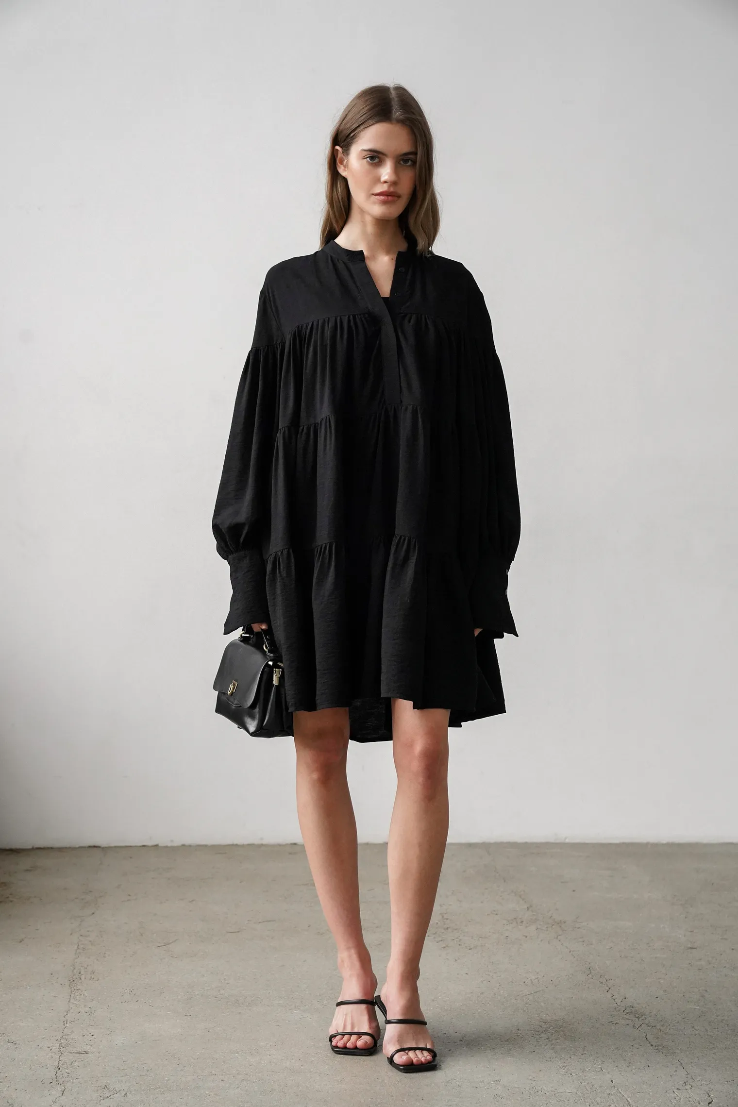 Платье свободного кроя ярусное чёрного цвета фото 8