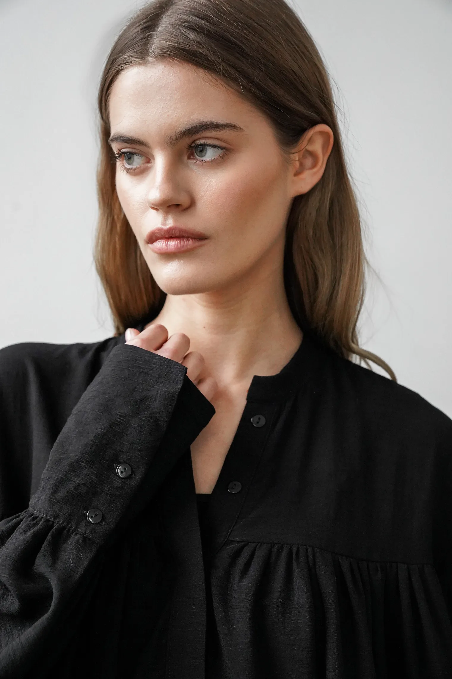 Платье свободного кроя ярусное чёрного цвета фото 6