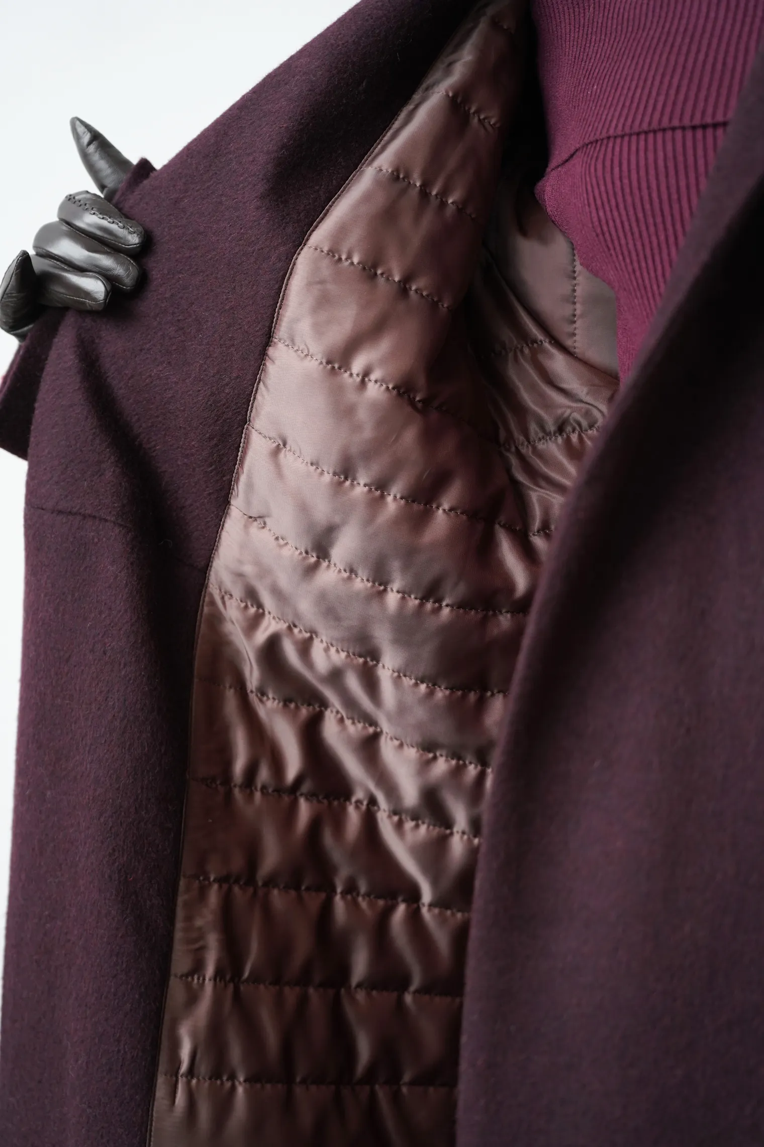 Зимнее пальто-халат свободного кроя с цельнокройным рукавом цвета тёмный шоколад фото 9