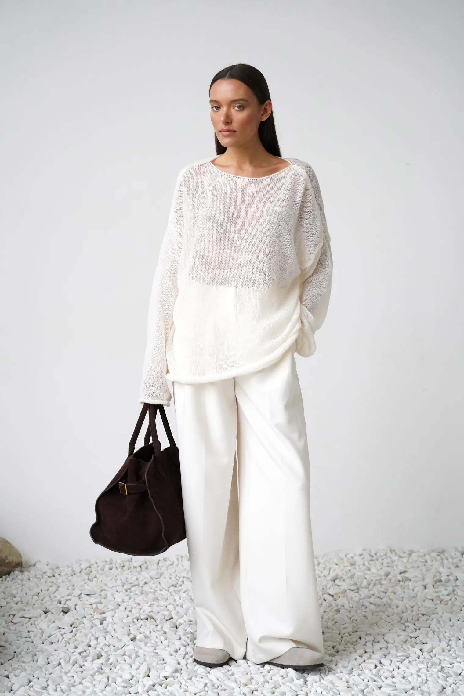 Джемпер мелкой вязки с низким воротником цвета тофу фото 1