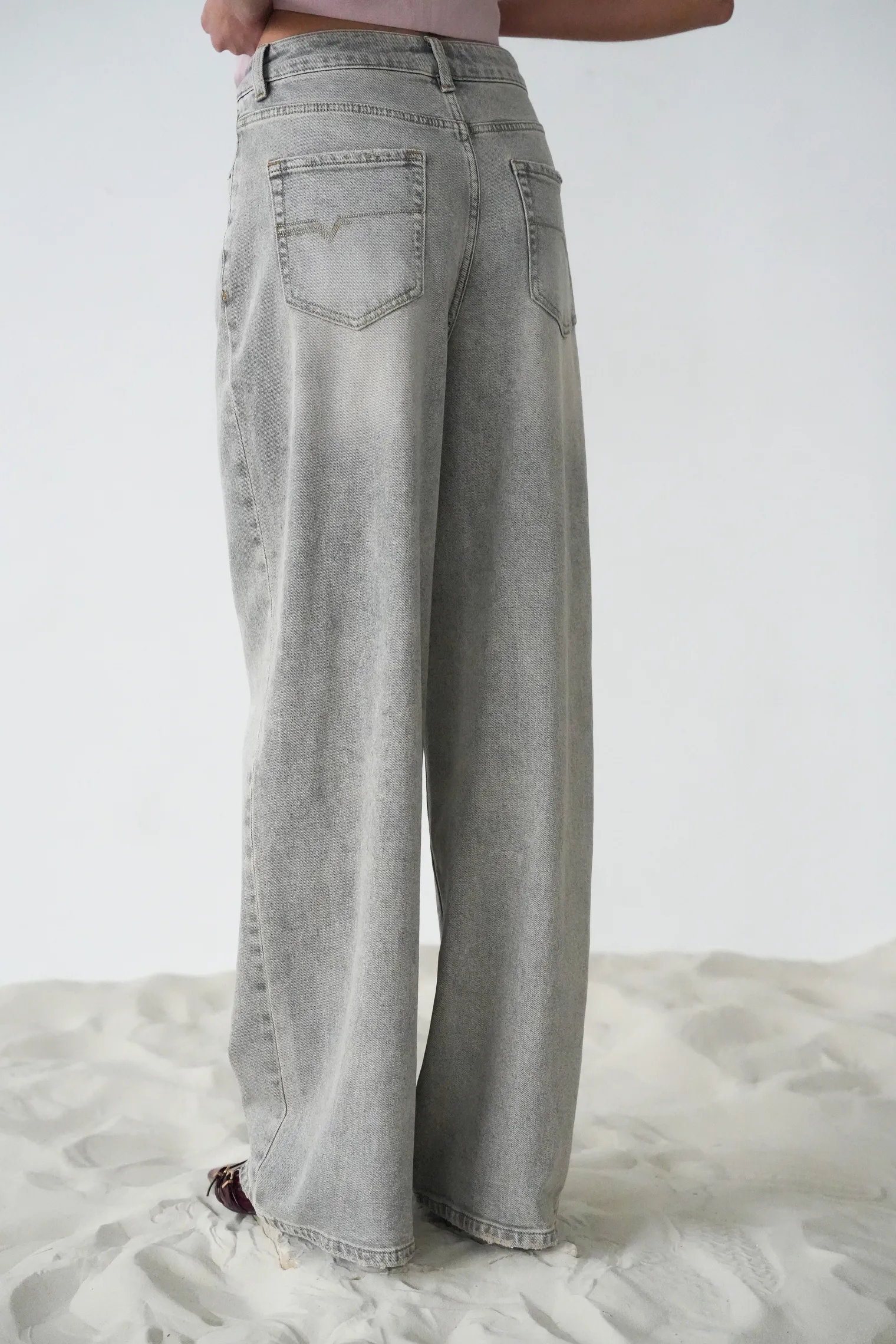 Джинсы свободного кроя в винтажном стиле серого цвета фото 4