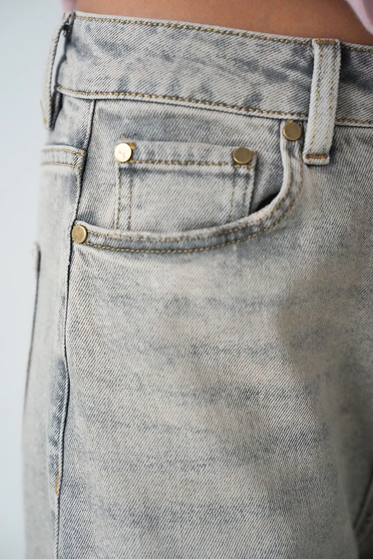 Джинсы свободного кроя в винтажном стиле серого цвета фото 2