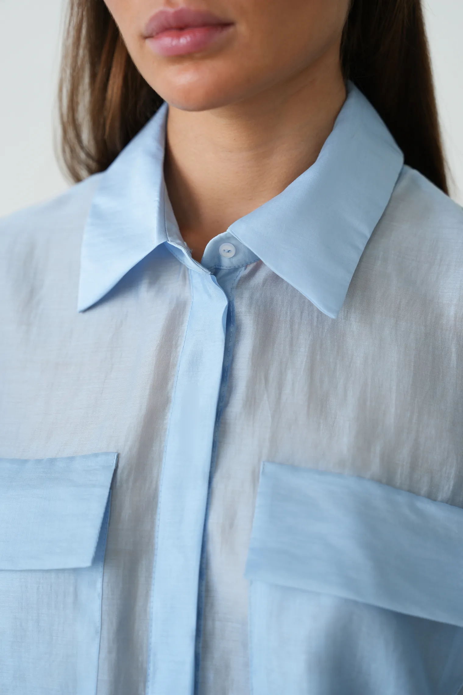 Рубашка из прозрачной ткани небесно-голубого цвета фото 2