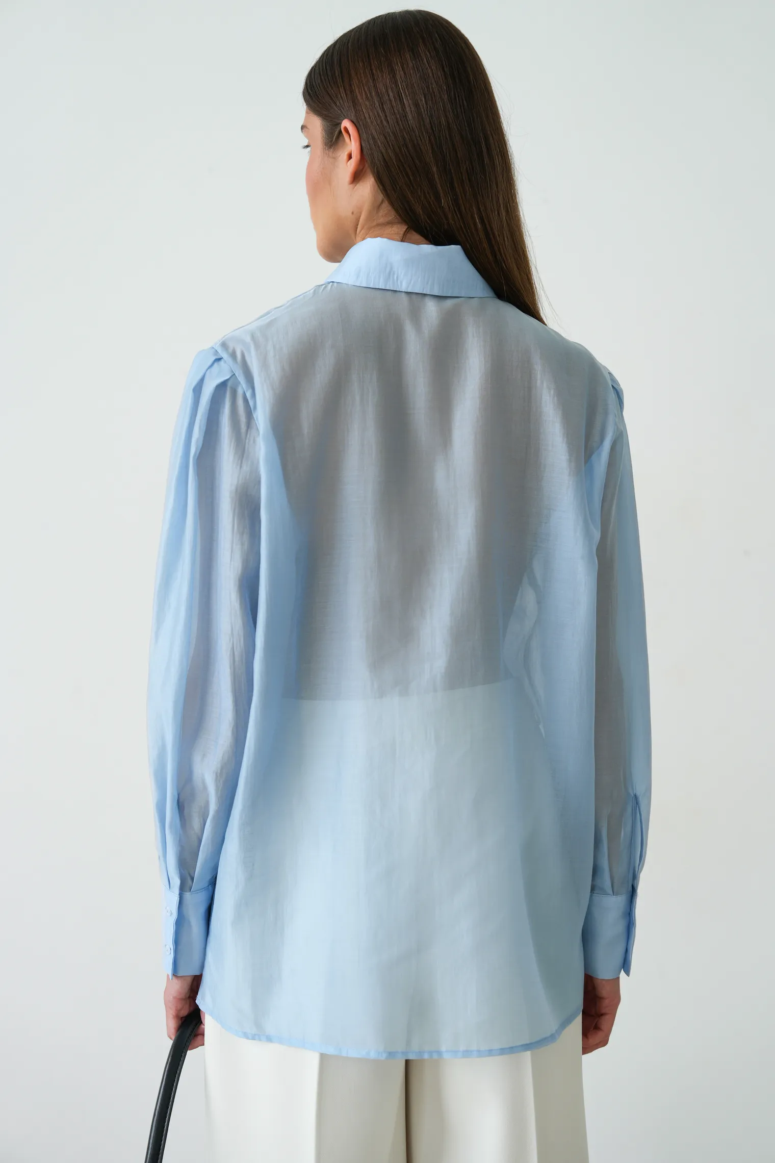 Рубашка из прозрачной ткани небесно-голубого цвета фото 4