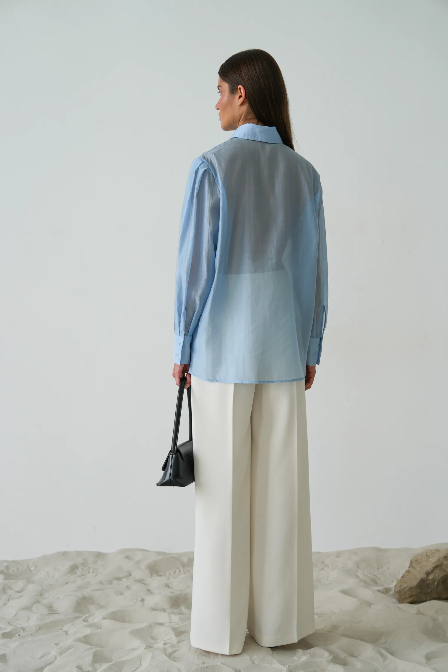 Рубашка из прозрачной ткани небесно-голубого цвета фото 8