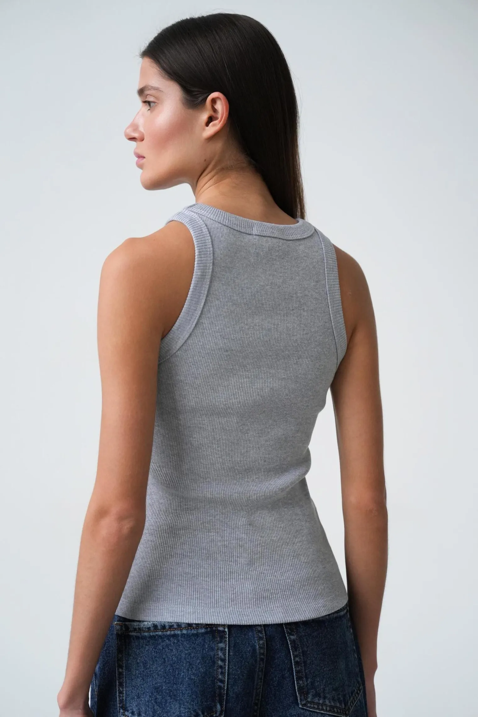 Майка в рубчик цвета серый меланж фото 4