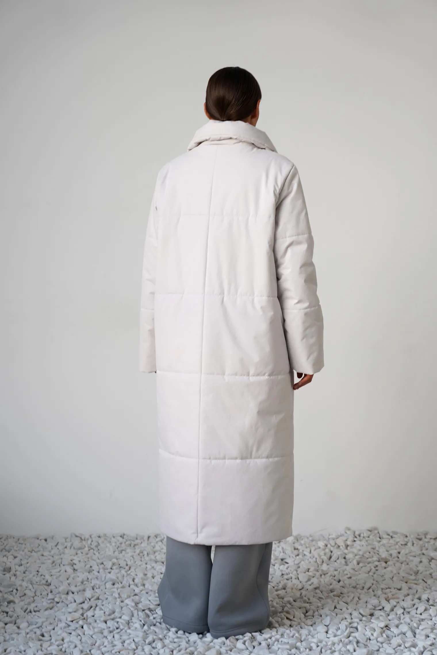 Пальто утепленное пепельного цвета фото 4