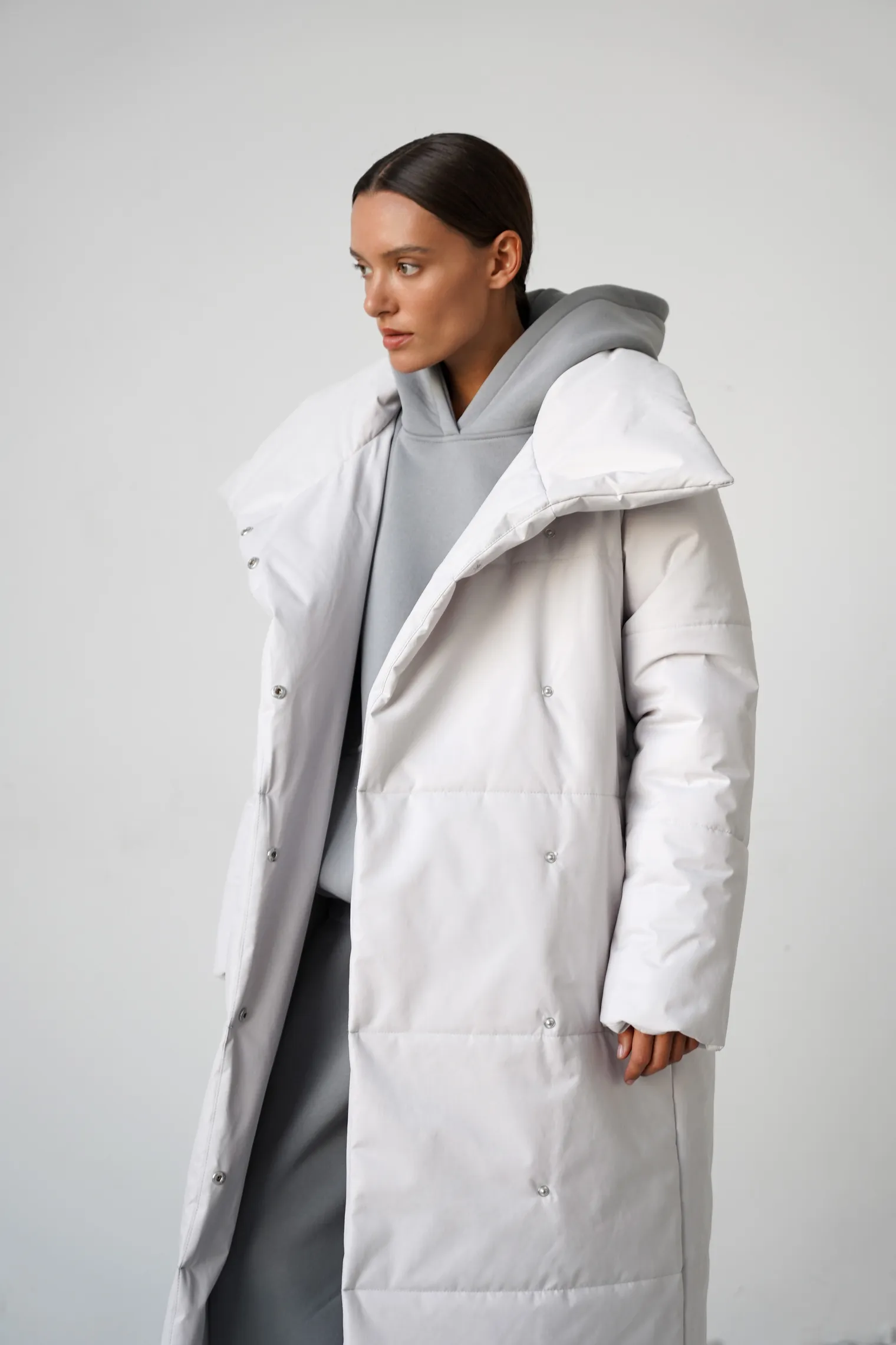 Пальто утепленное пепельного цвета фото 8