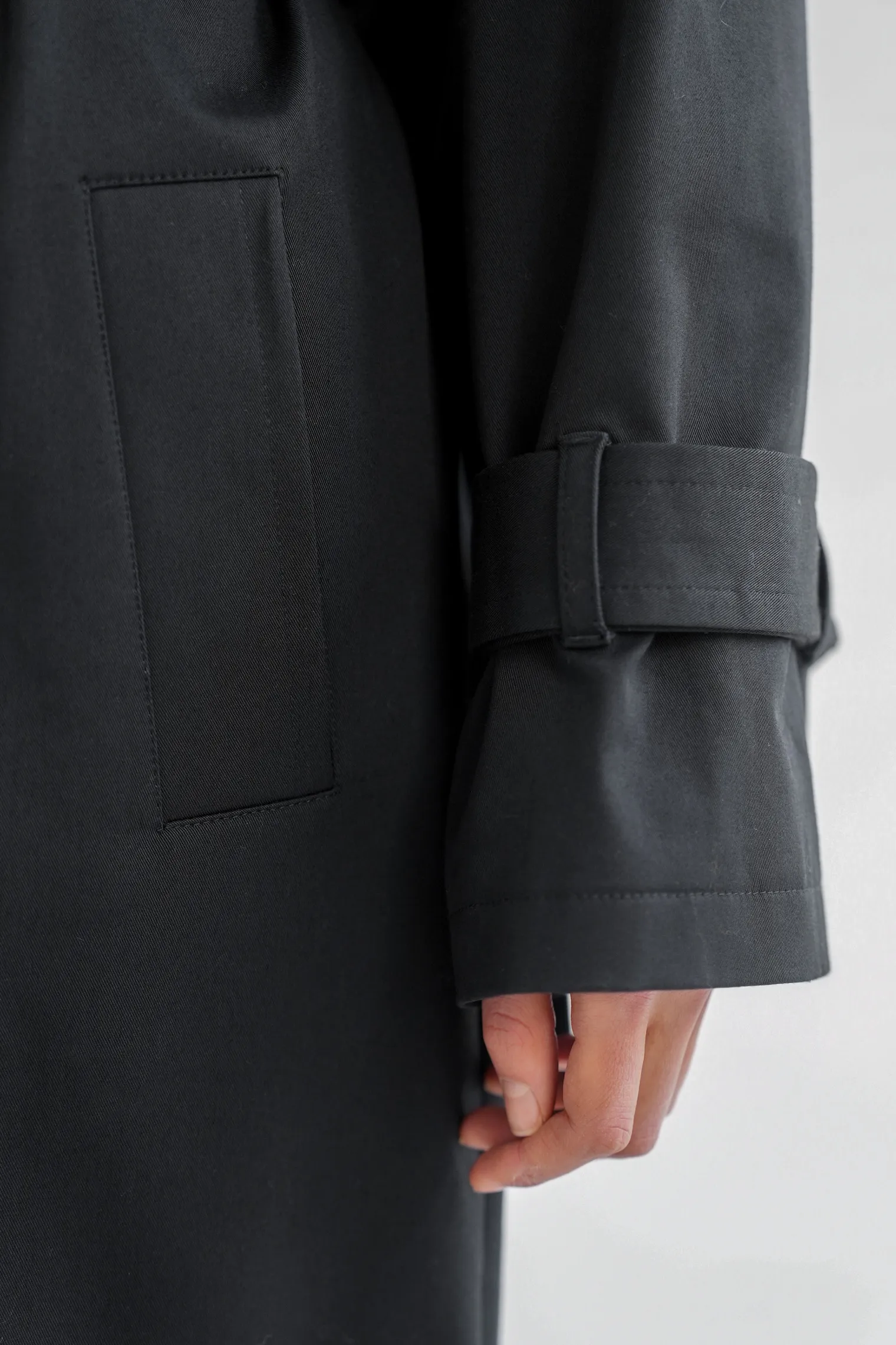 Тренч двубортный с поясом чёрного цвета фото 11