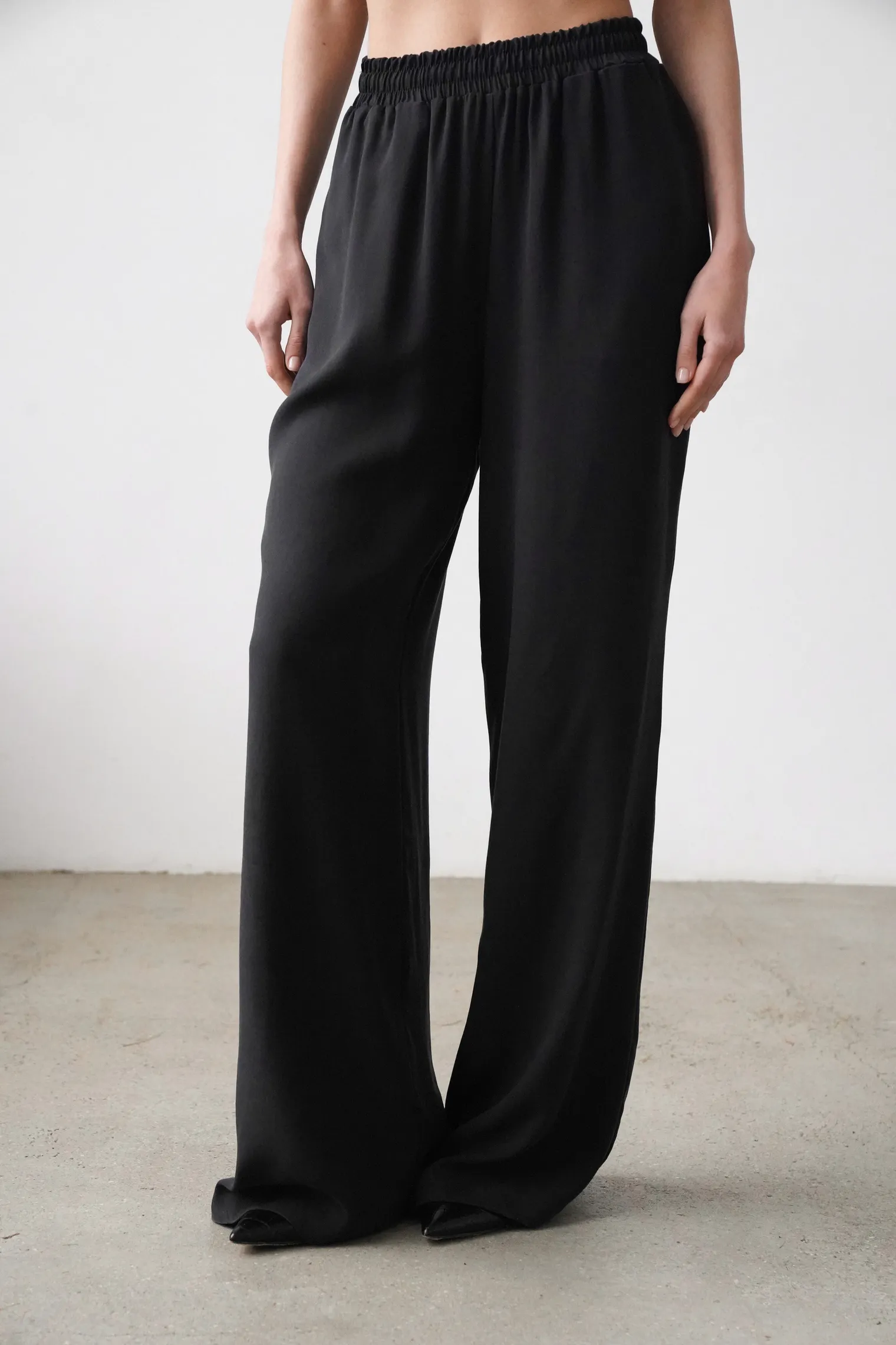 Брюки прямого кроя с карманами чёрного цвета фото 5