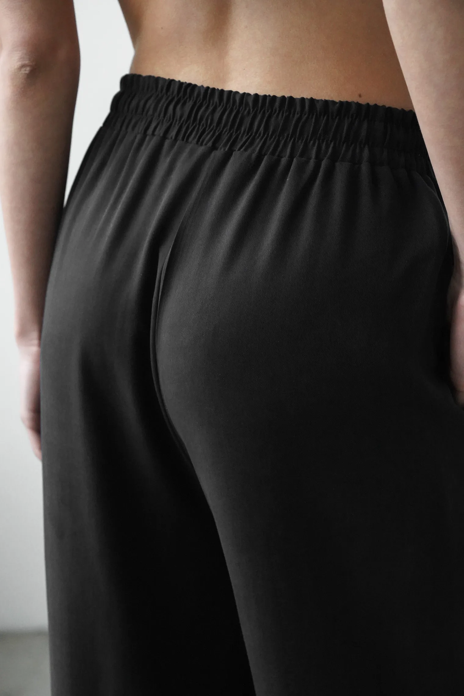 Брюки прямого кроя с карманами чёрного цвета фото 8