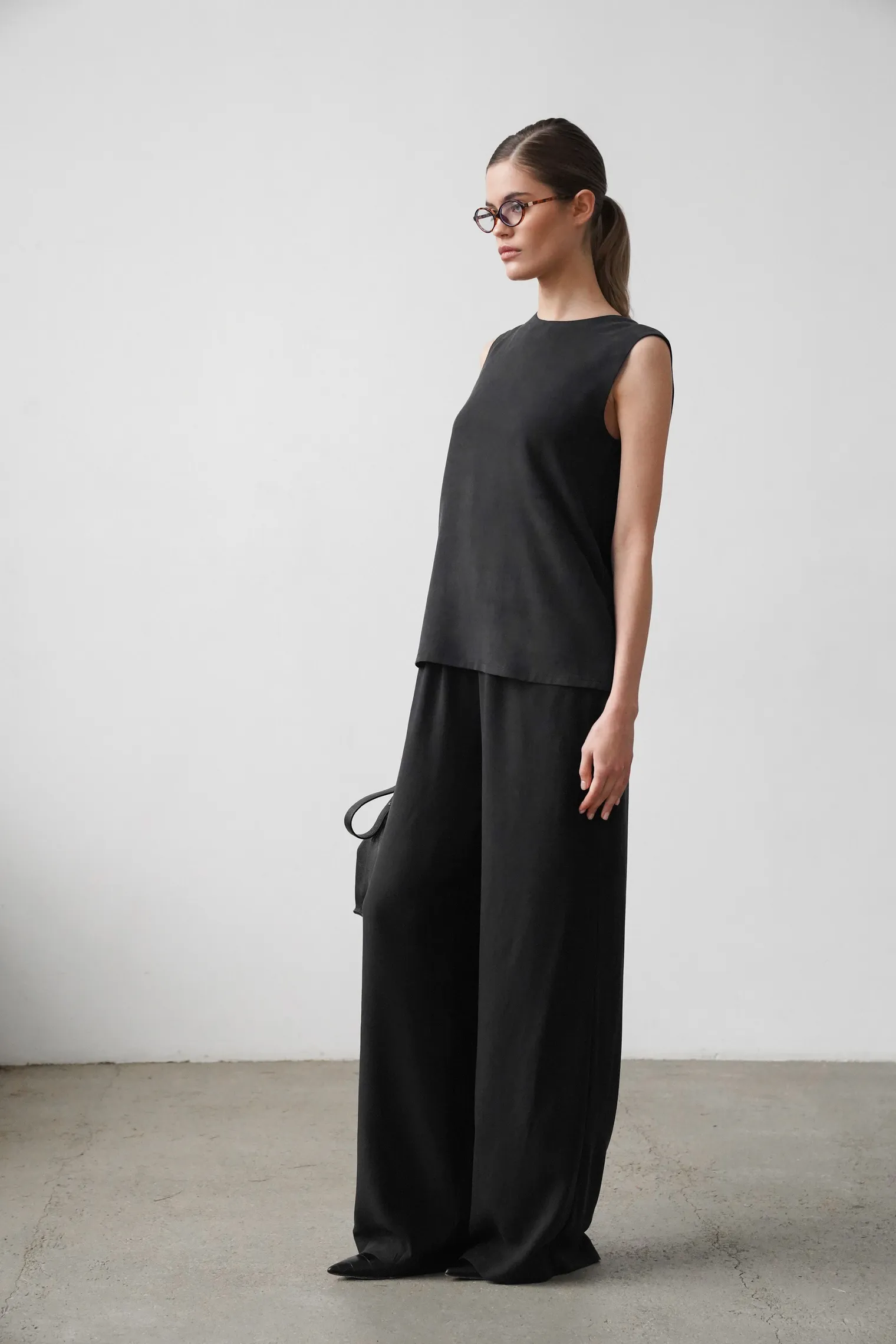 Брюки прямого кроя с карманами чёрного цвета фото 7