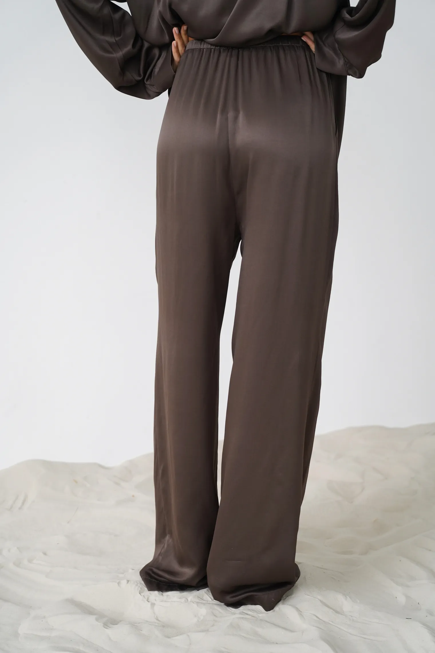 Брюки свободного кроя на резинке шоколадного цвета фото 4
