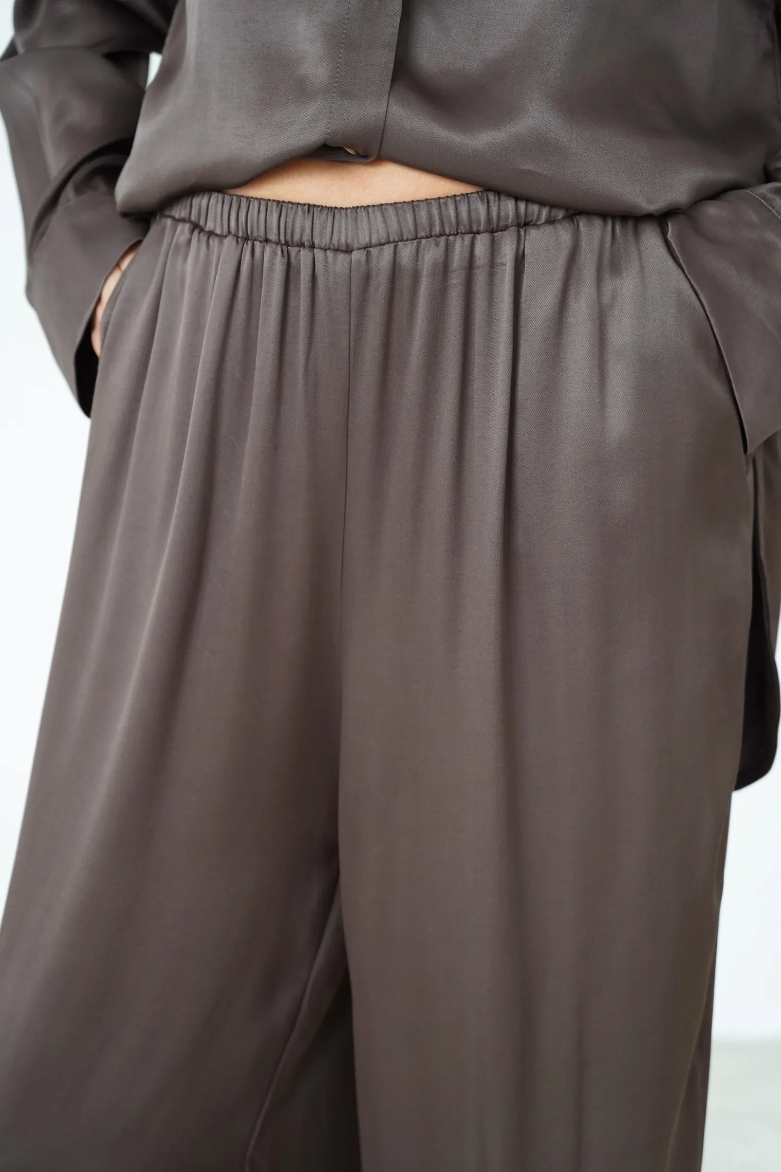 Брюки свободного кроя на резинке шоколадного цвета фото 2