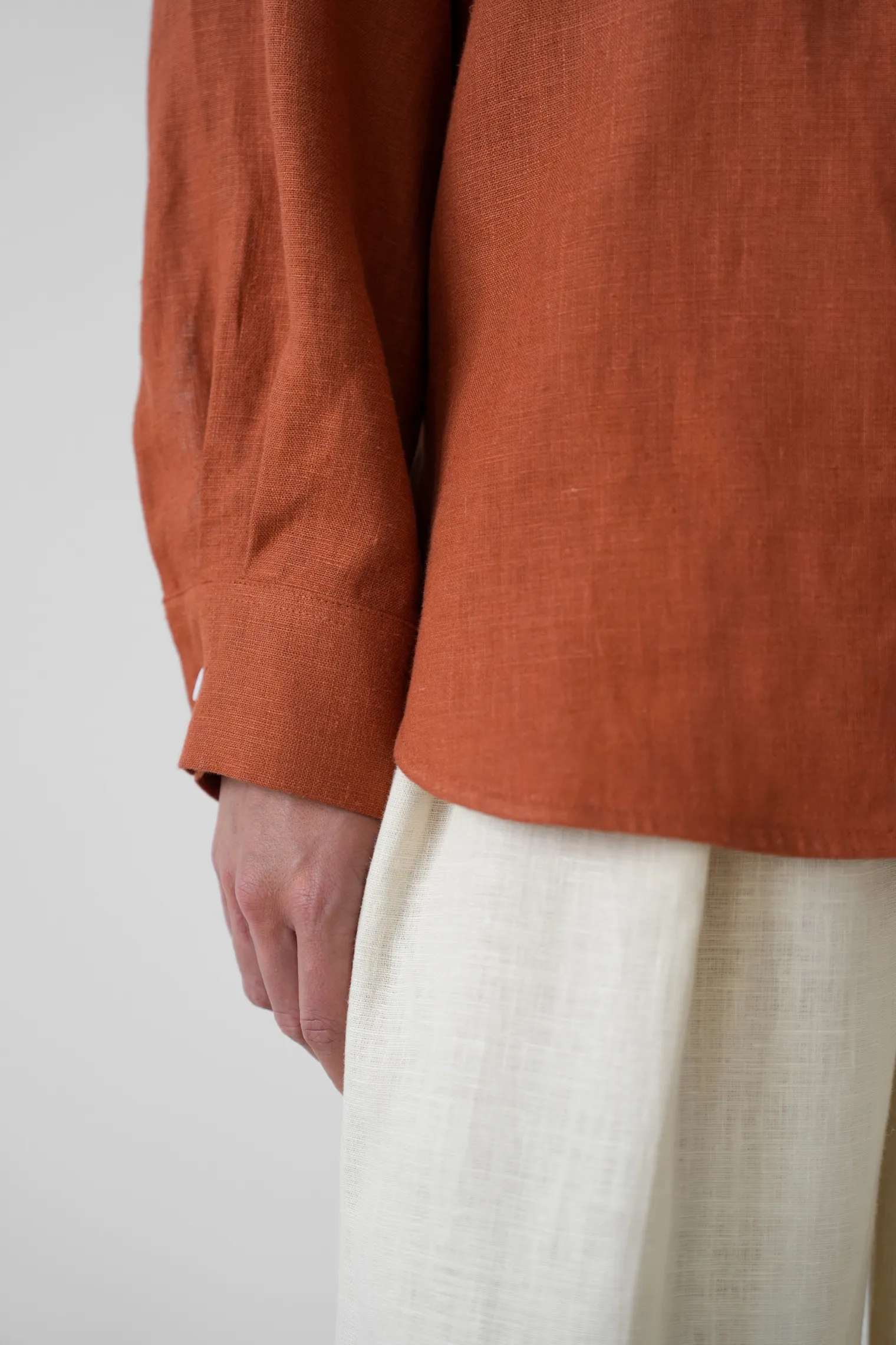 Рубашка свободного кроя изо льна терракотового цвета фото 7