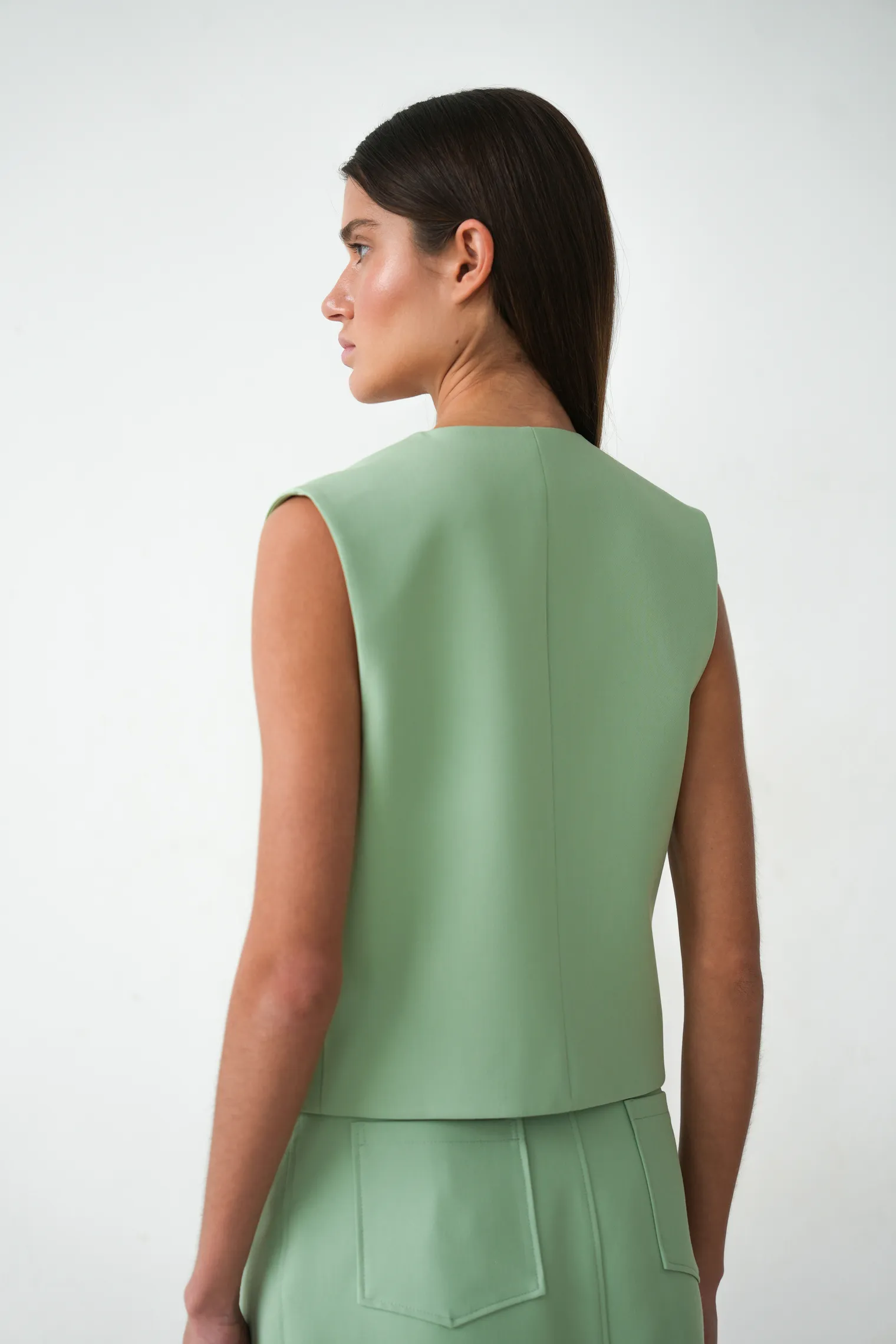 Однобортный жилет с пуговицами цвета шалфей фото 4