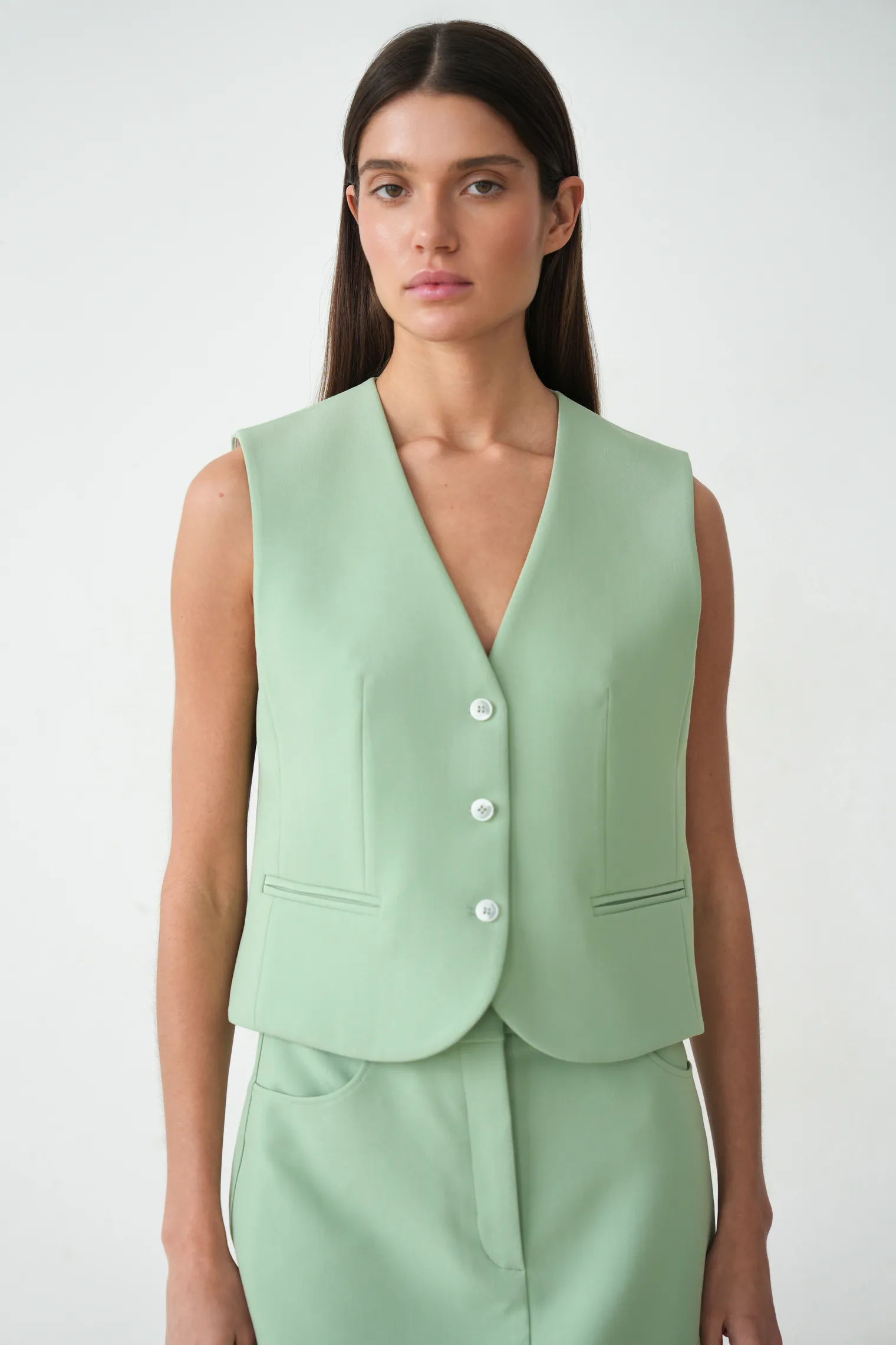 Однобортный жилет с пуговицами цвета шалфей фото 2