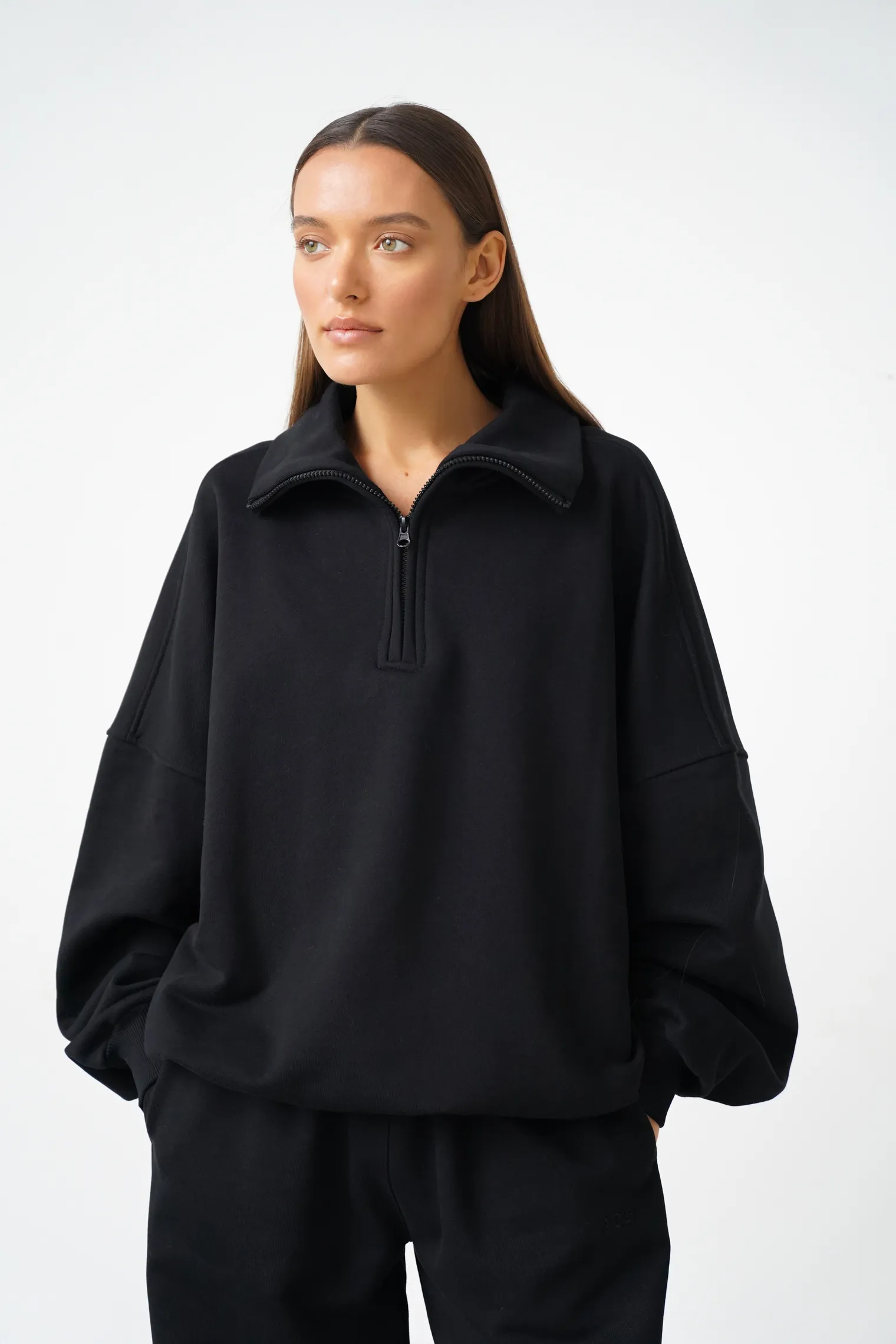 Свитшот из плотного хлопка с воротником на молнии чёрного цвета фото 1