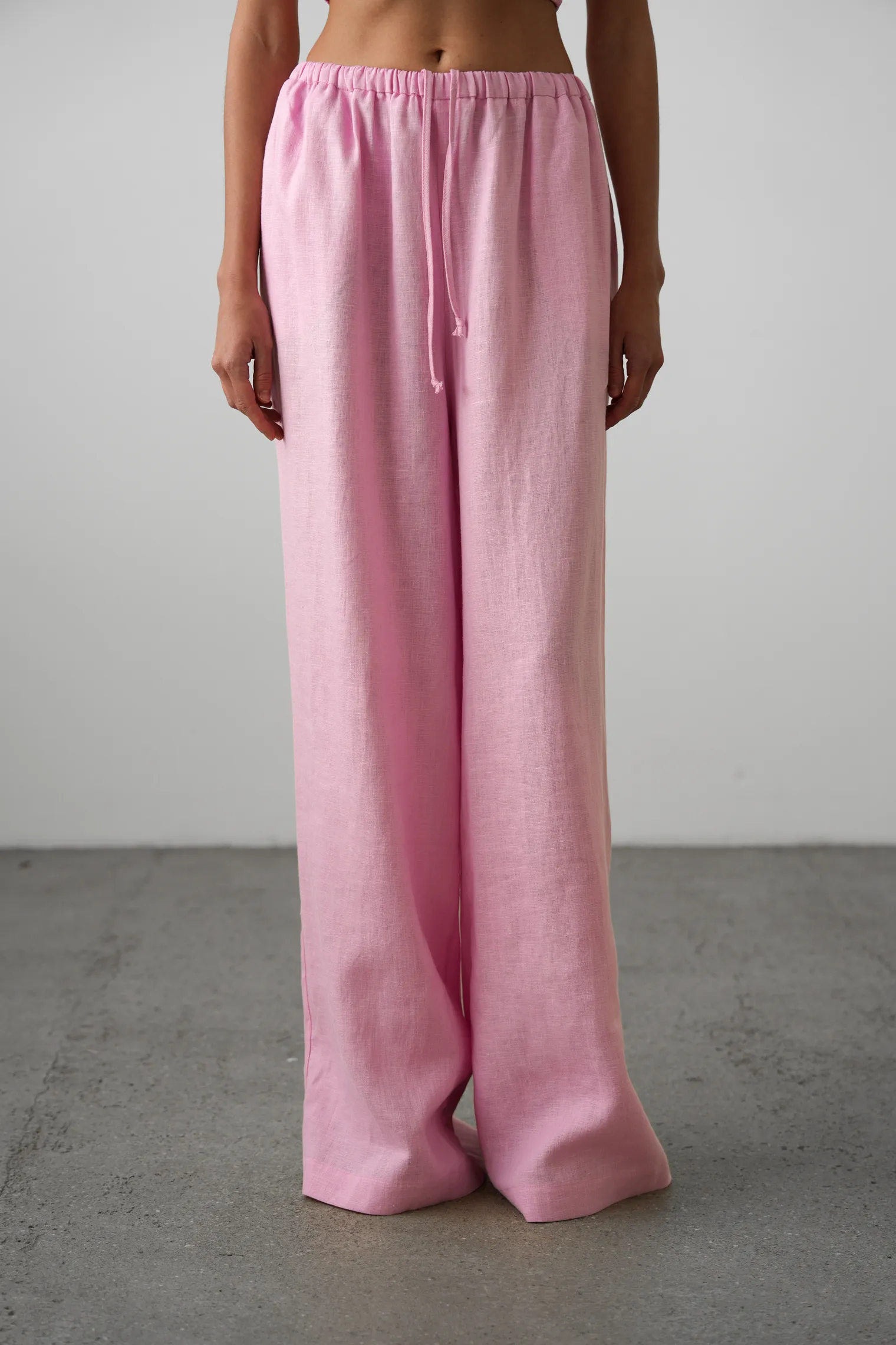 Брюки прямого кроя изо льна цвета пион фото 1